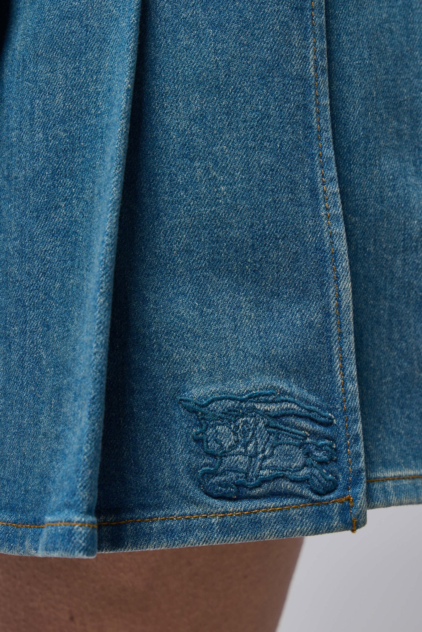 Mid-rise Straight Jeans