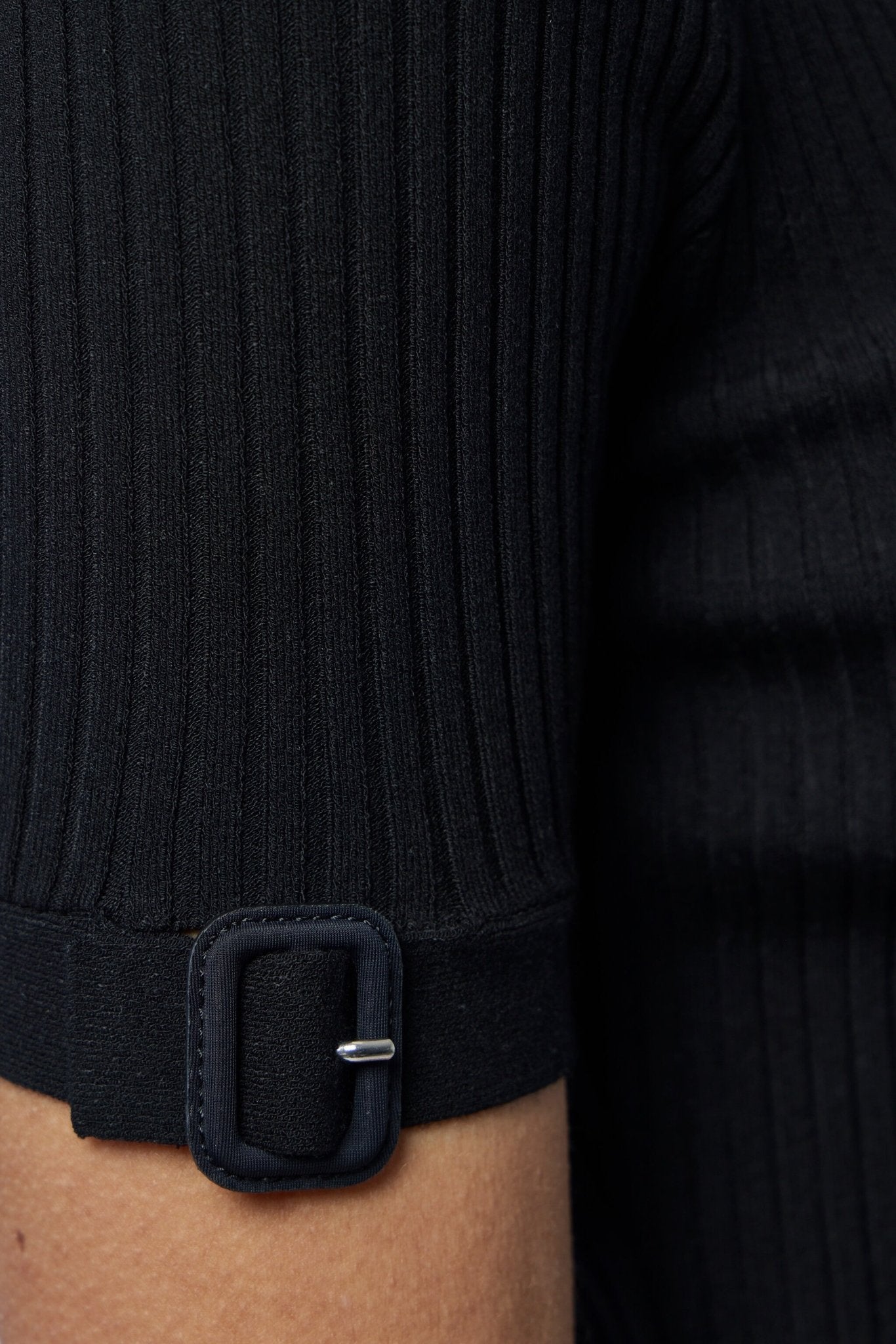 Buckle Rib Knit T-shirt