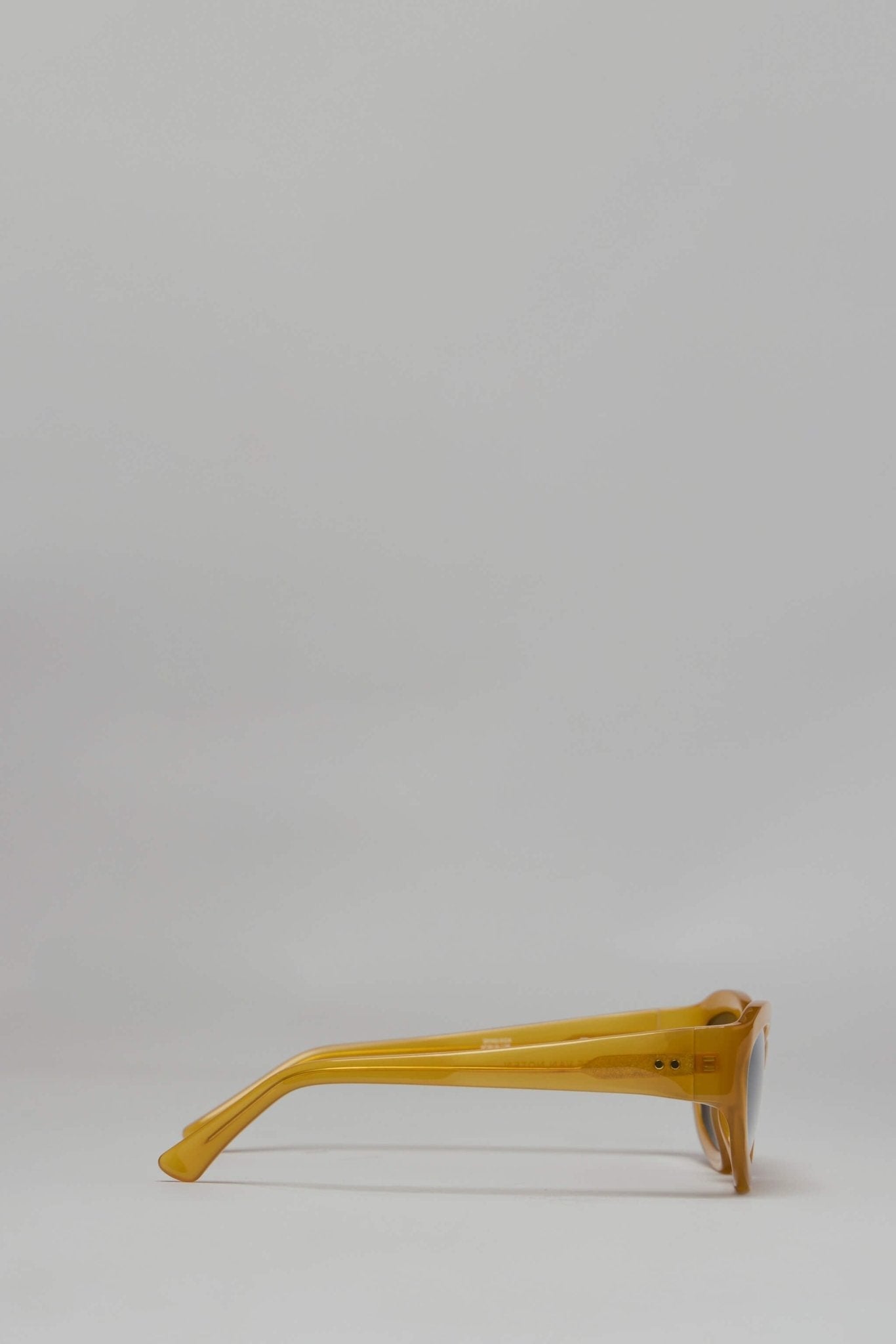 Dvn 215 Sunglasses