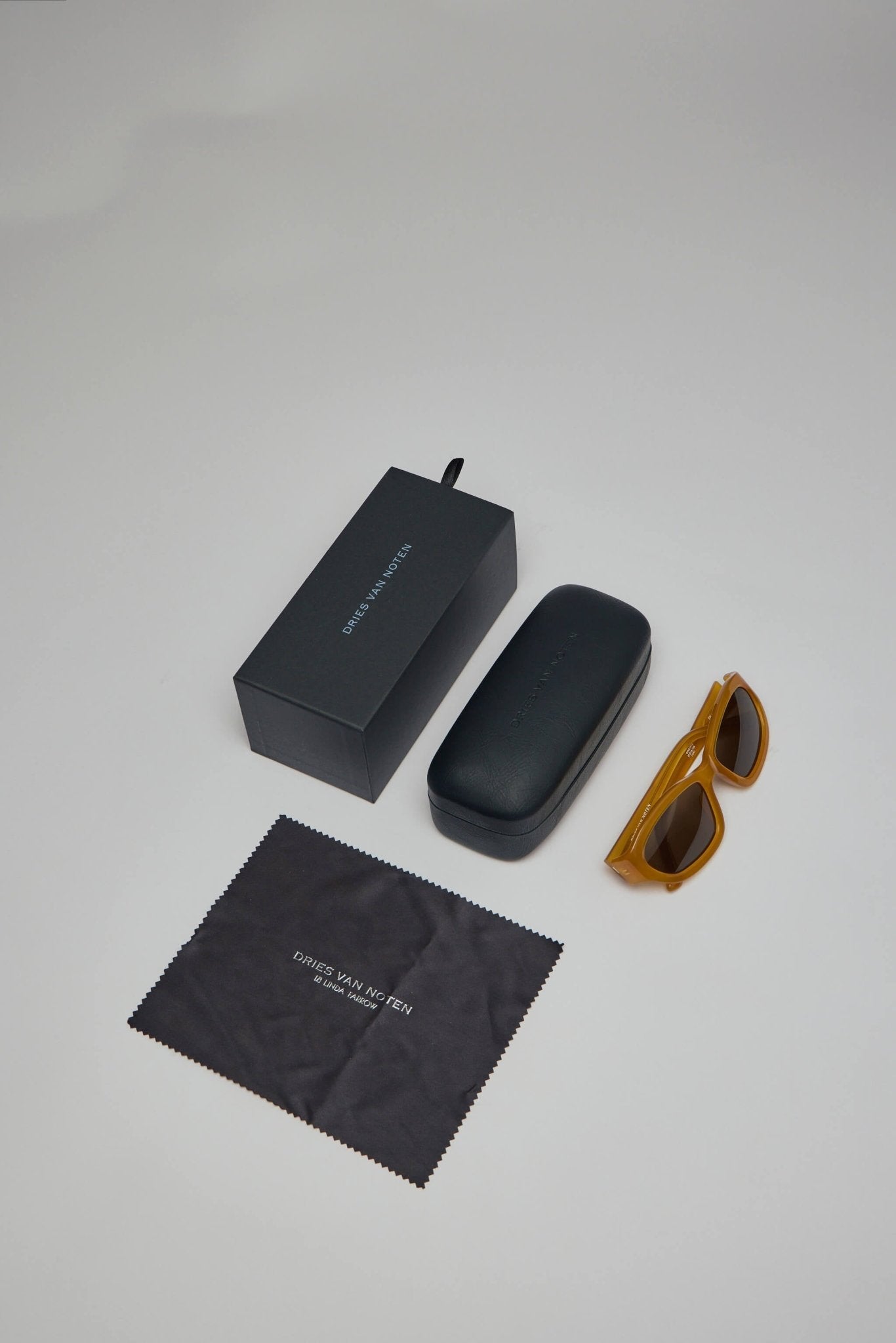 Dvn 215 Sunglasses