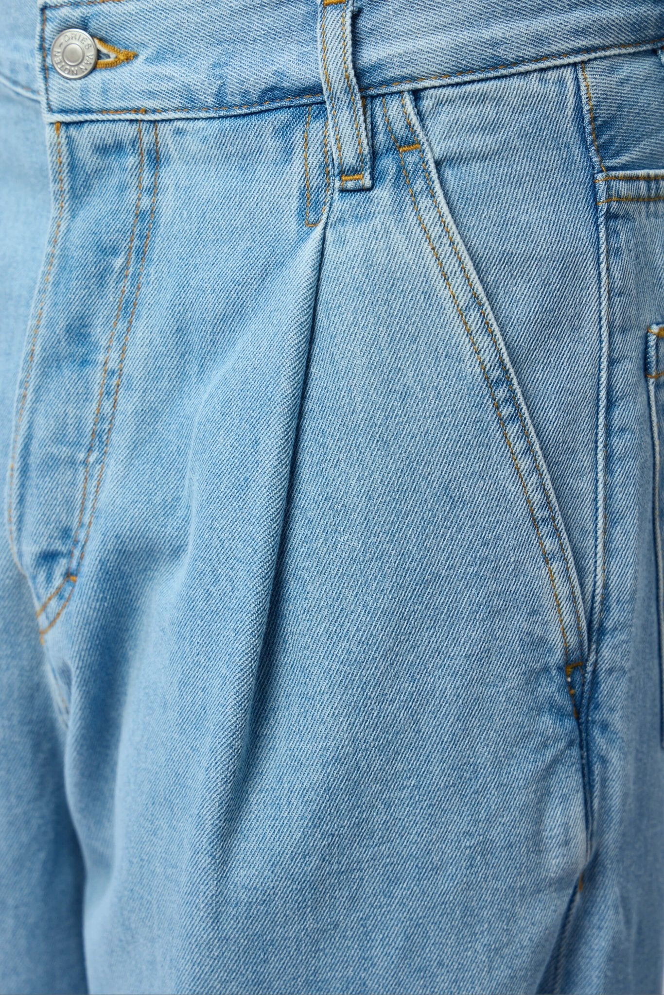 Pleated Jeans