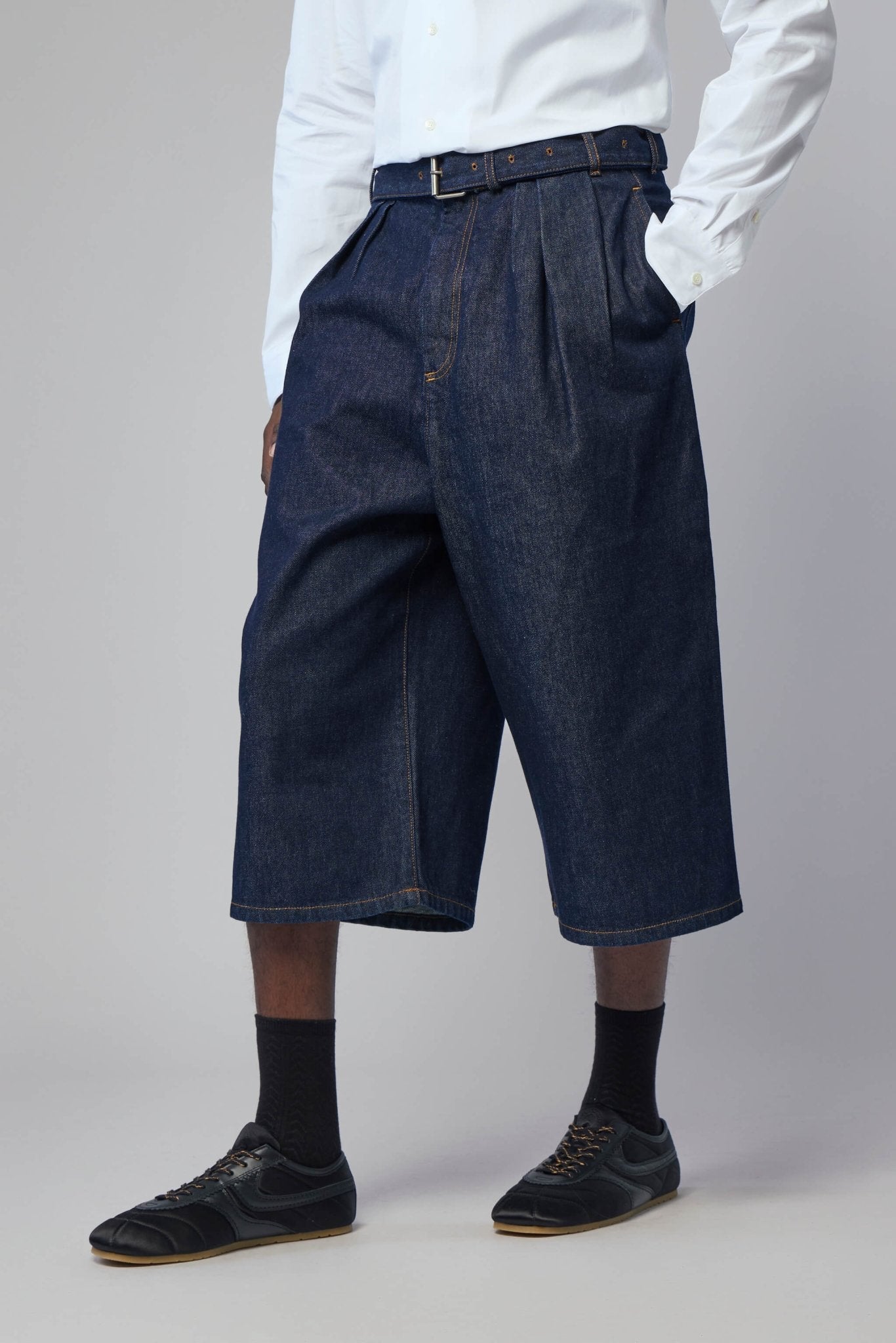 Wide Pleated Jeans
