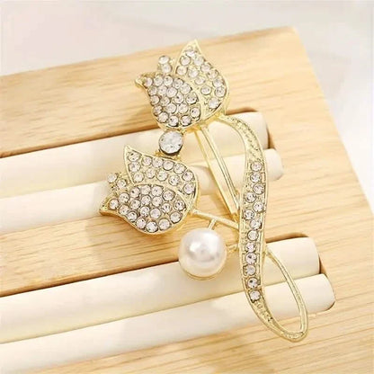 Exquisite Tulip-Shaped Faux Pearl Brooch Adorned with Artificial Diamond
