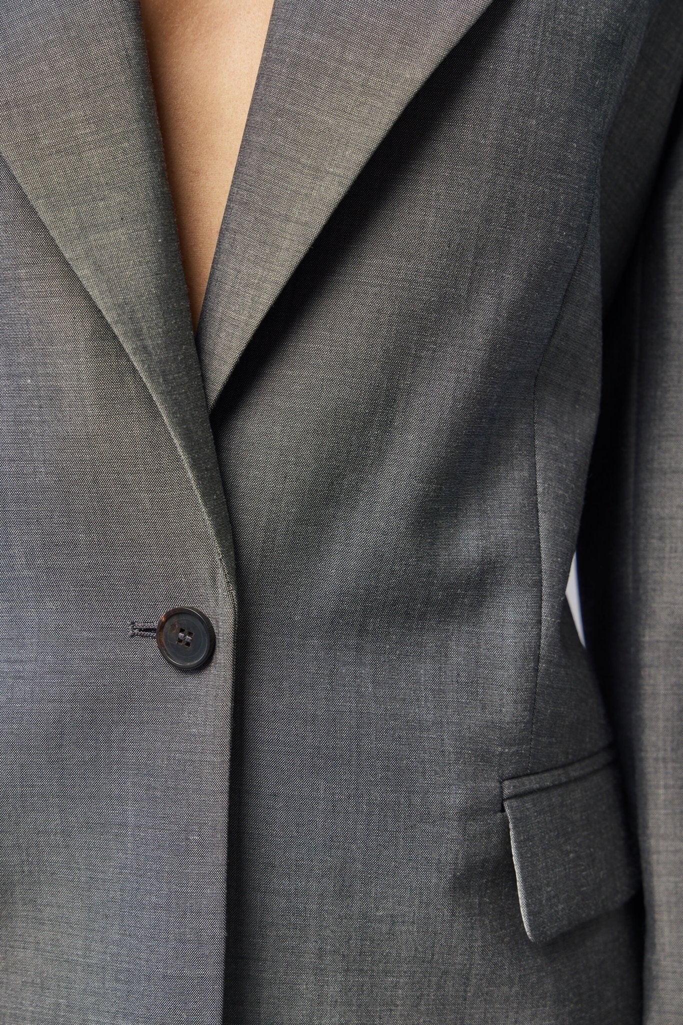 Case Waisted with Slit Jacket