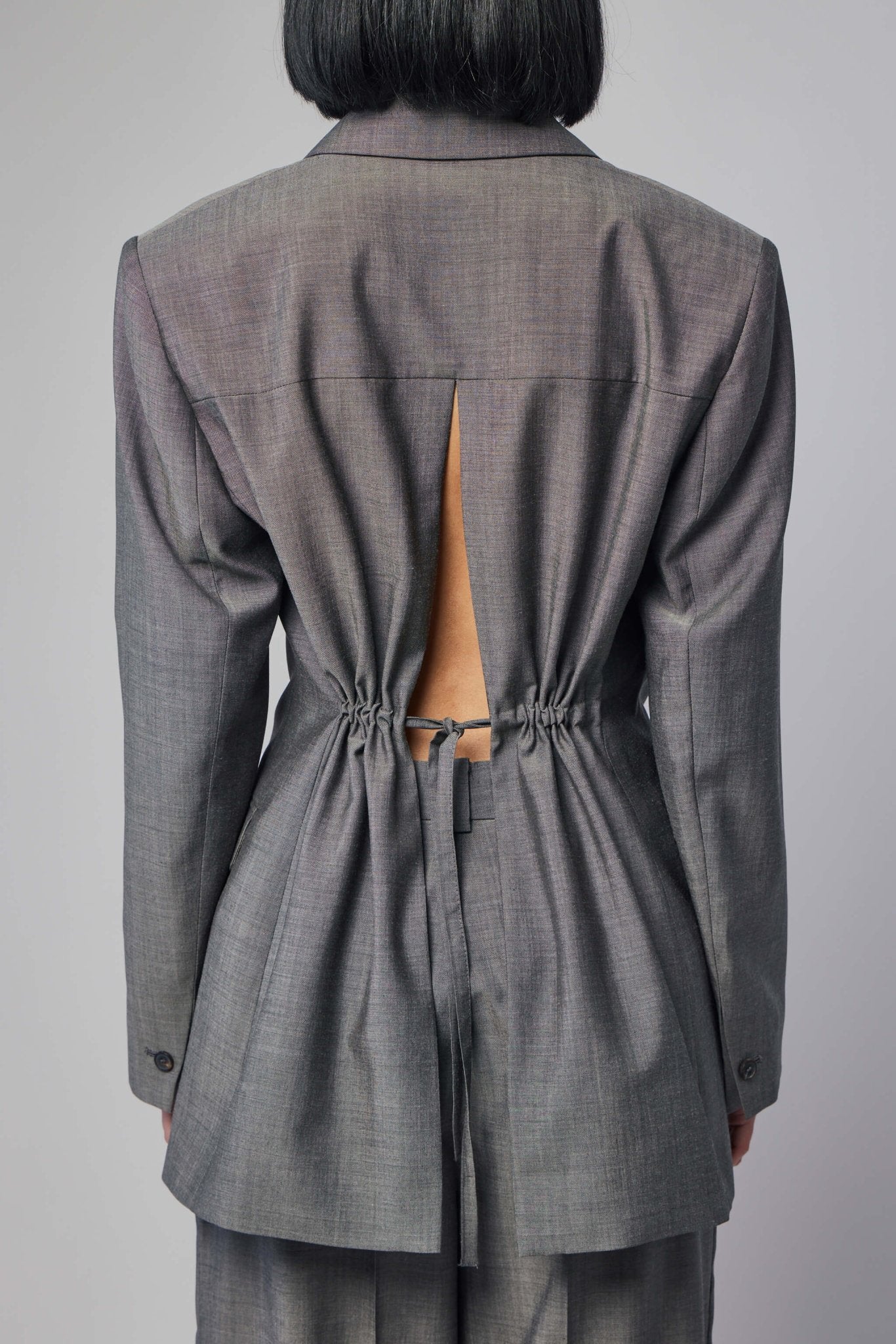 Case Waisted with Slit Jacket