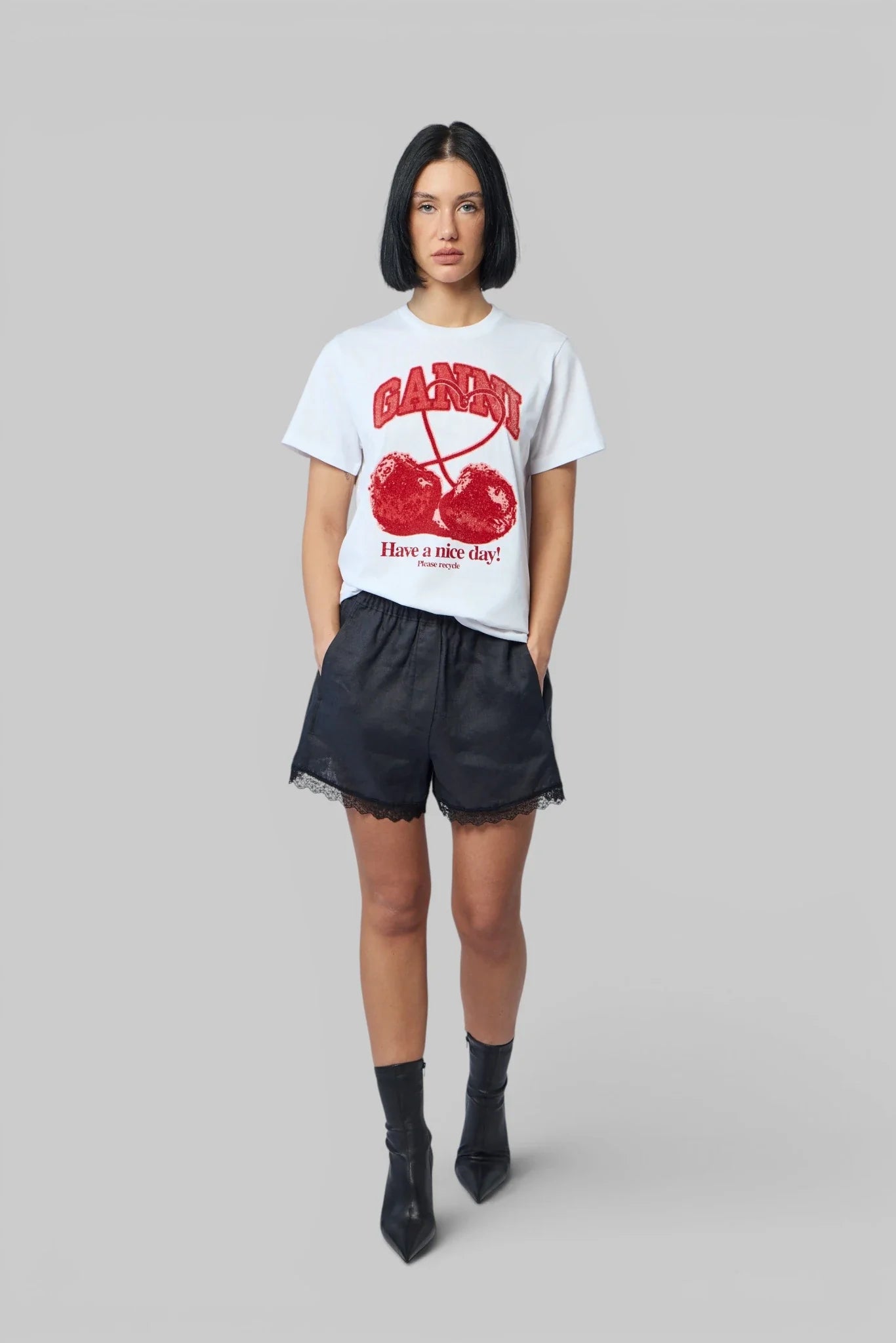 Light Linen Lace Hem Shorts