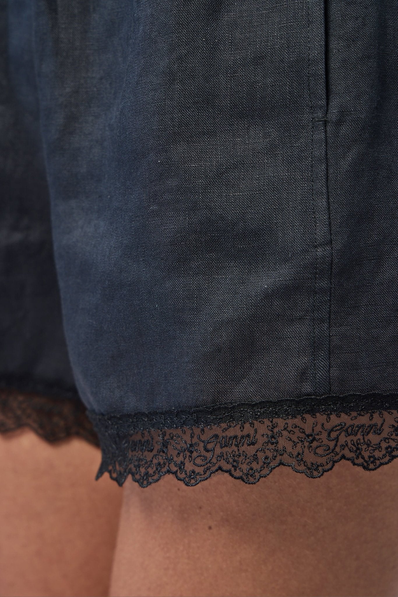 Light Linen Lace Hem Shorts