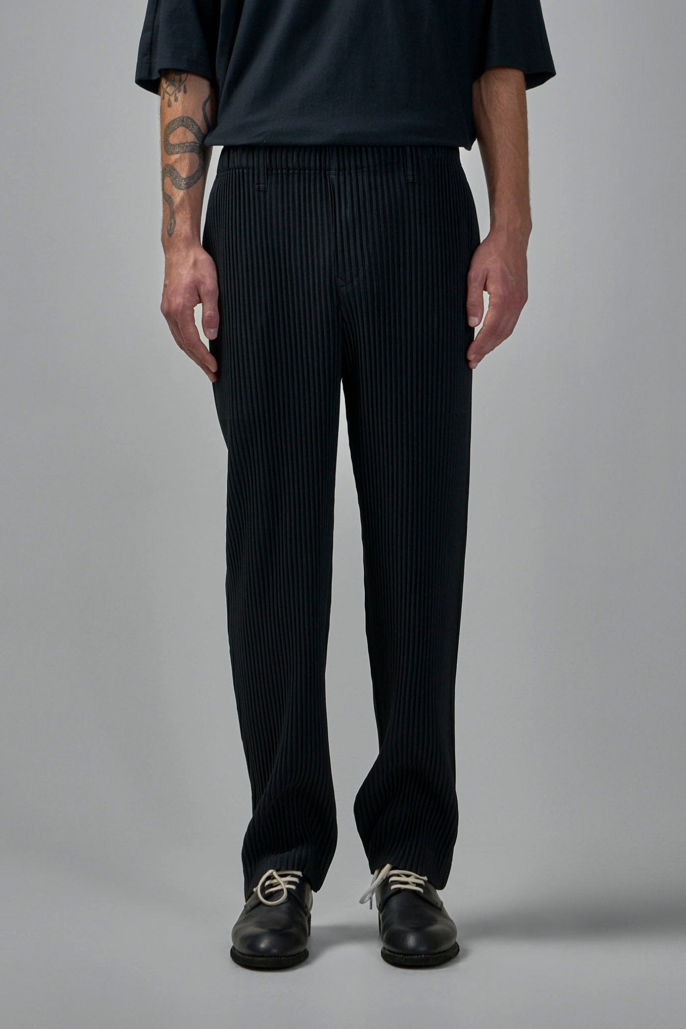 Basics Pleated Pants
