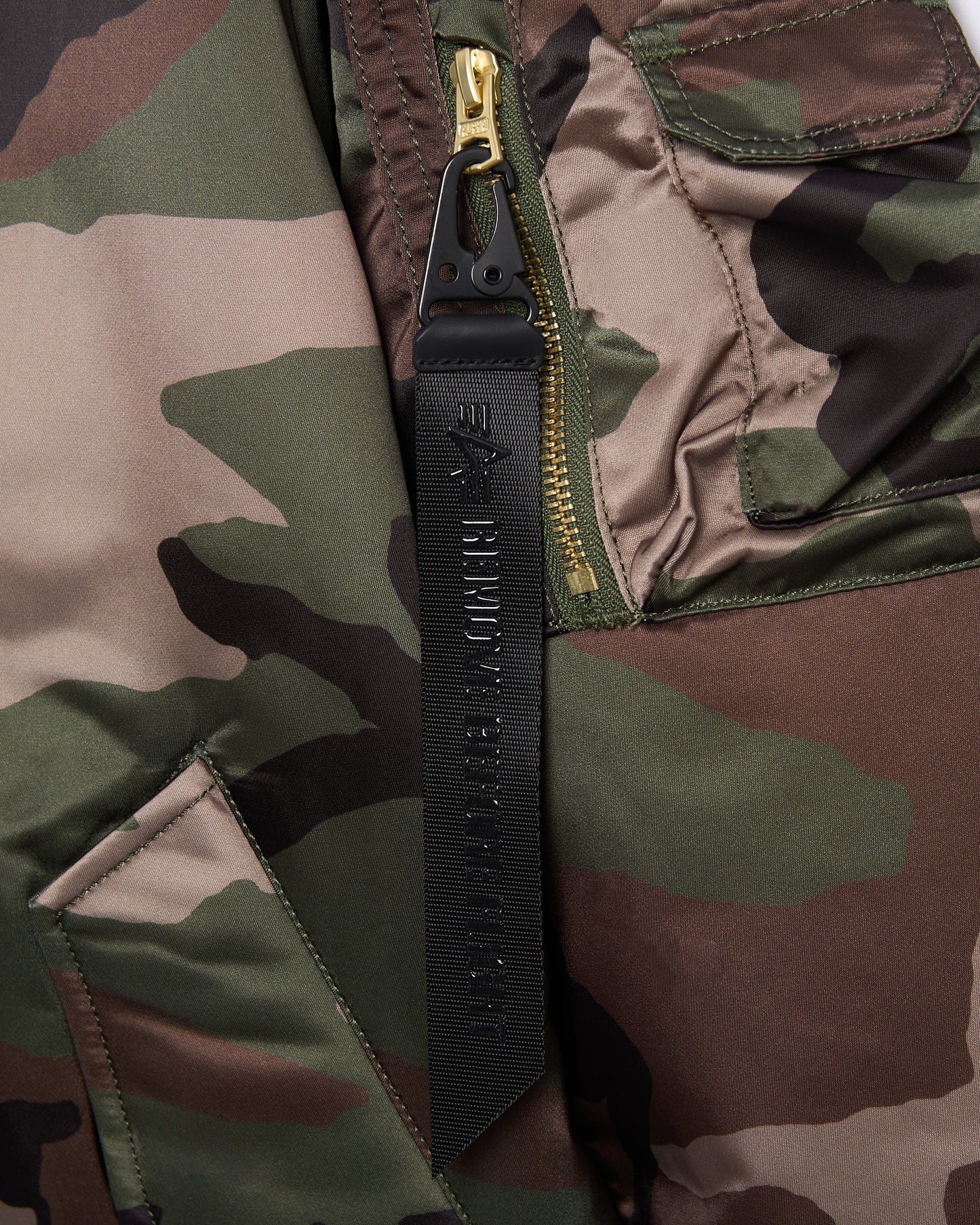 Bomber Alpha Industries MA-1 Base Flight Camo para hombre