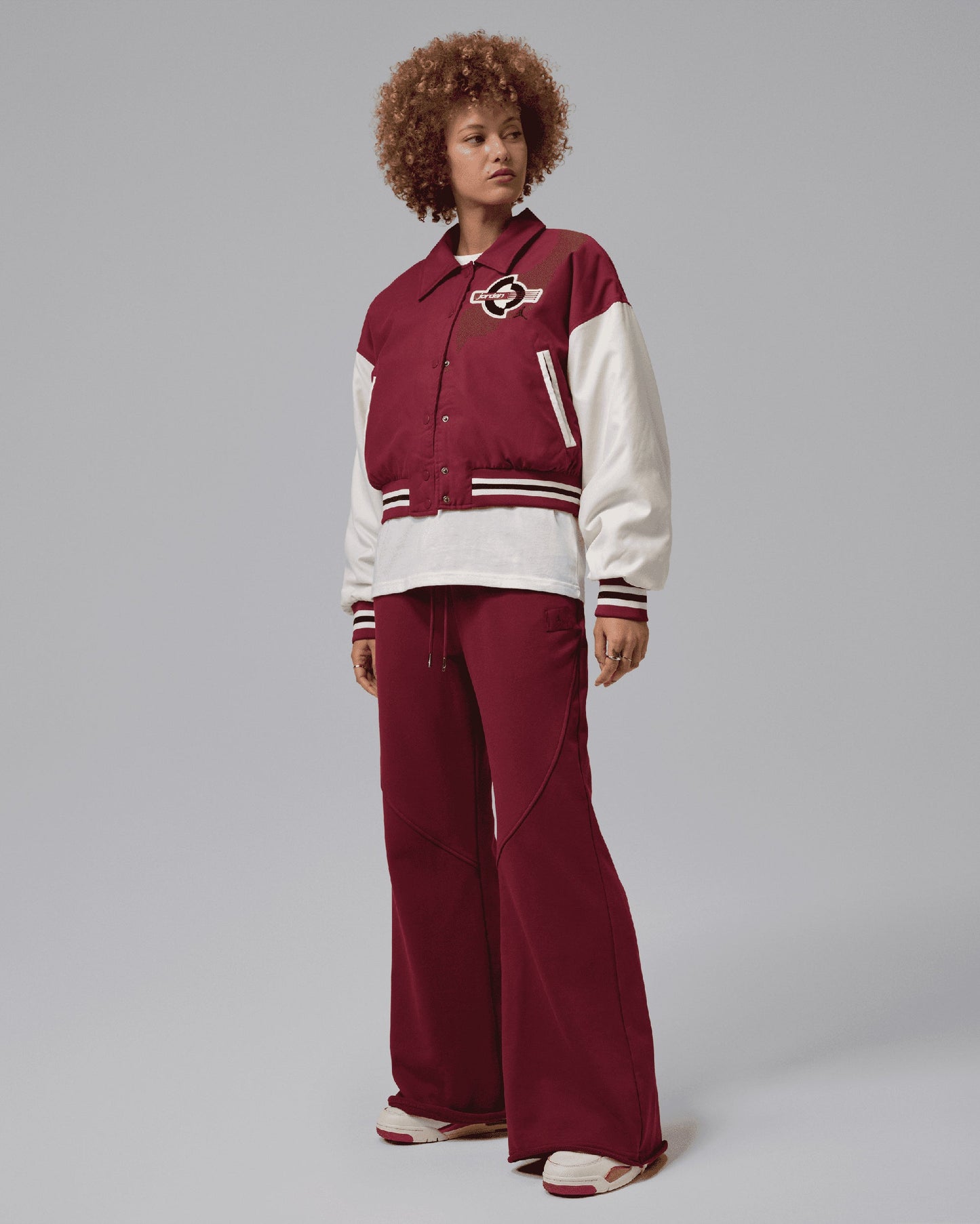 Varsity con logo Boxy Jordan Brooklyn Therma-FIT para mujer