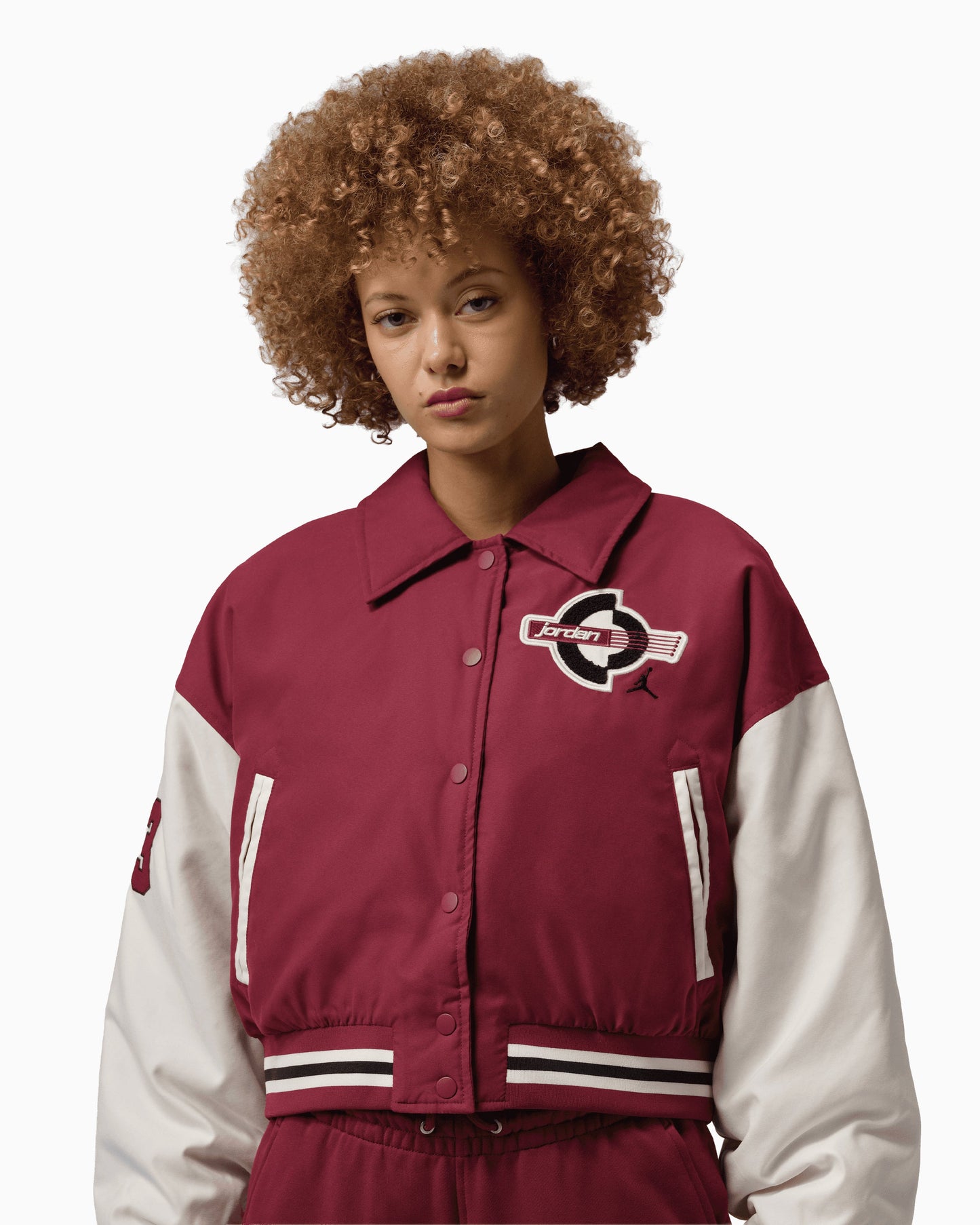 Varsity con logo Boxy Jordan Brooklyn Therma-FIT para mujer