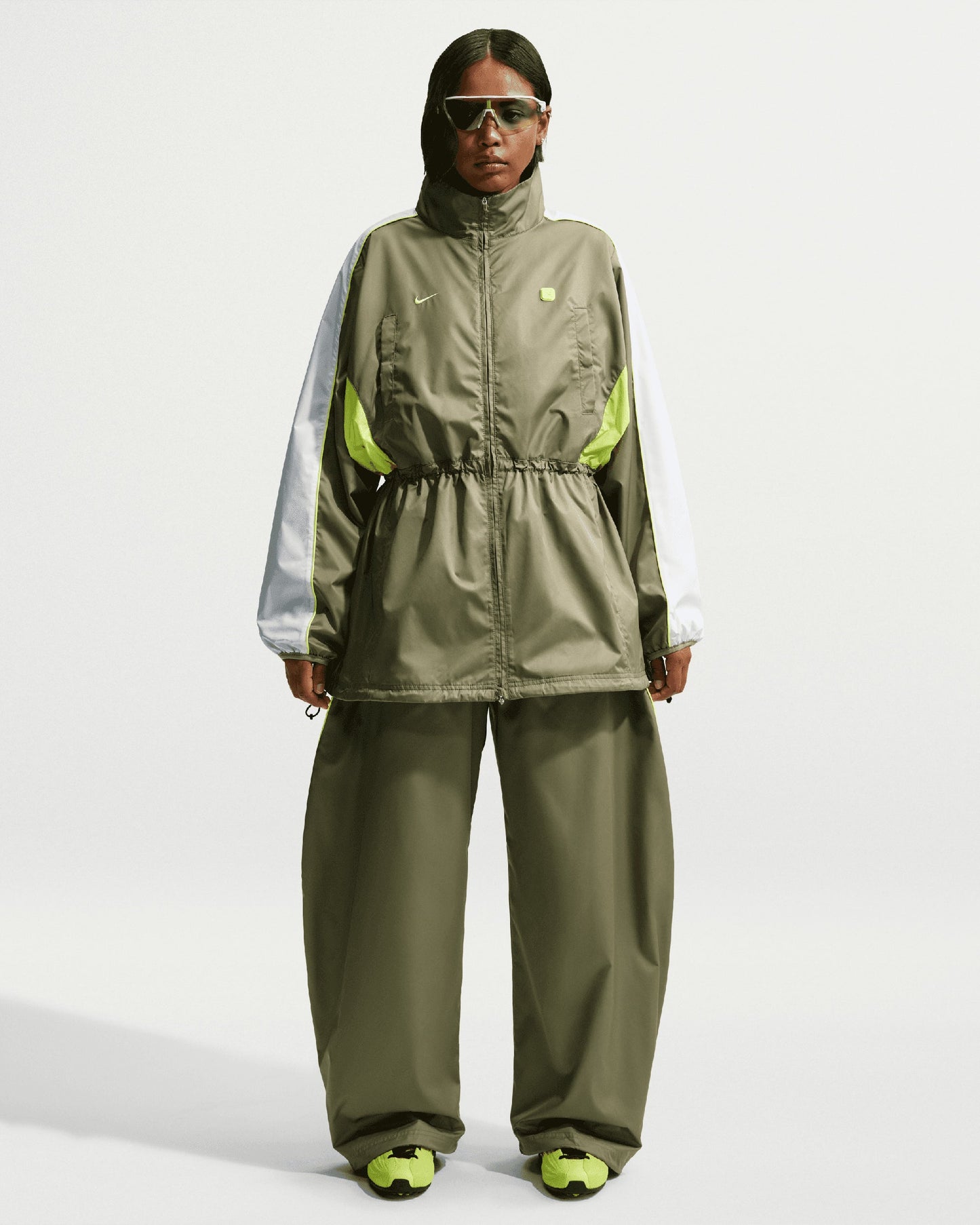 Chaqueta ligera Relaxed Nike Shox Woven para mujer
