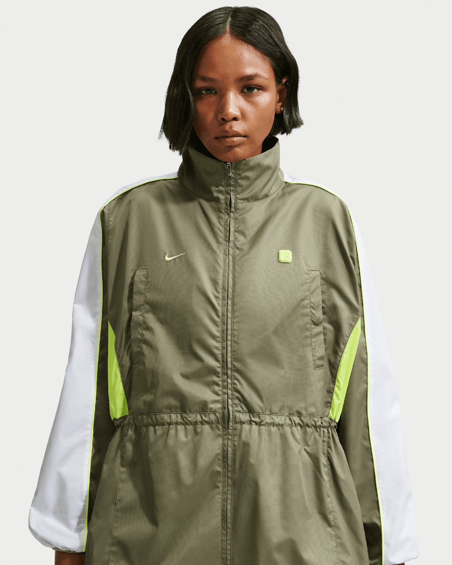 Chaqueta ligera Relaxed Nike Shox Woven para mujer