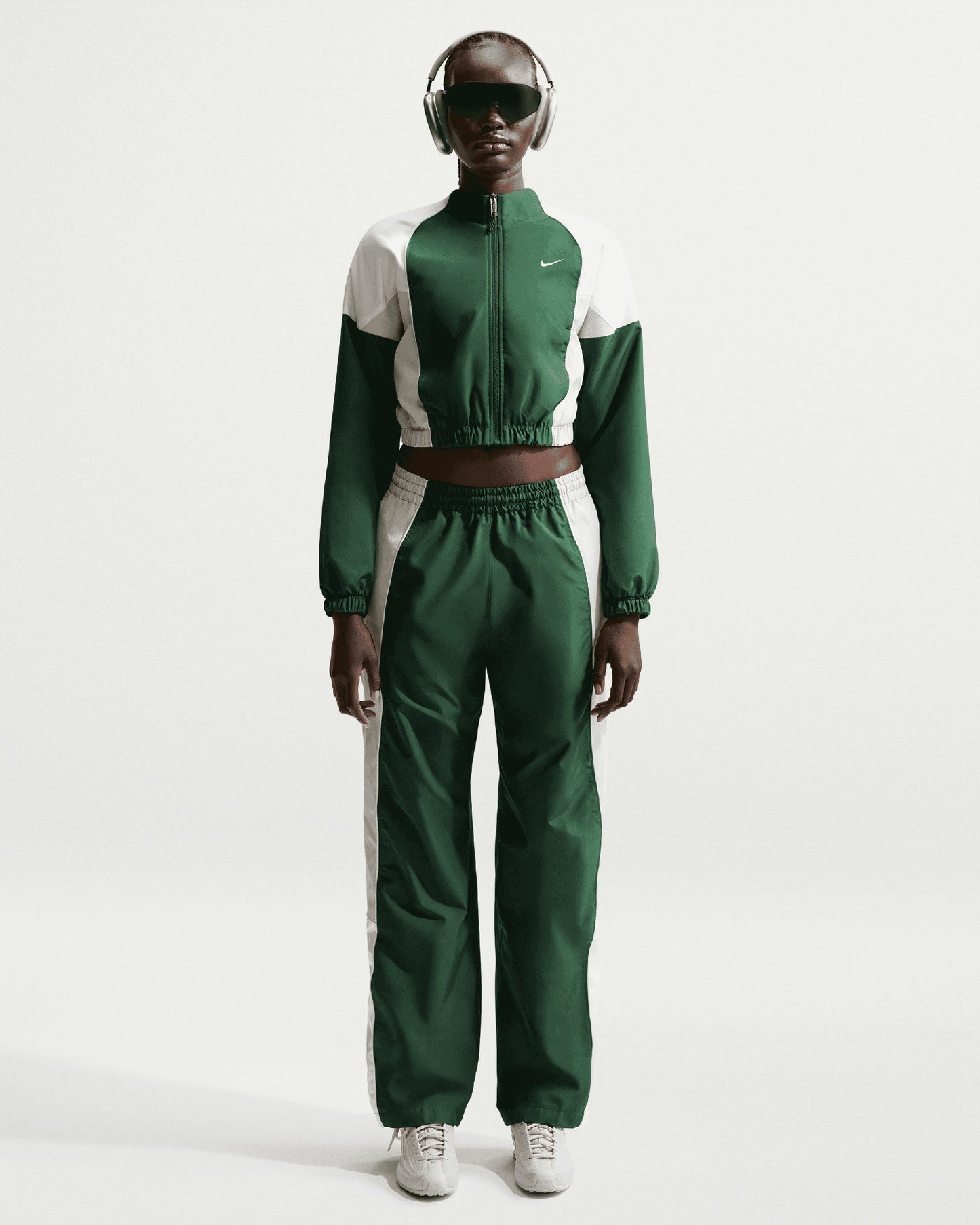 Chaqueta de chandal Crop Repelente al agua Nike Sportswear para mujer