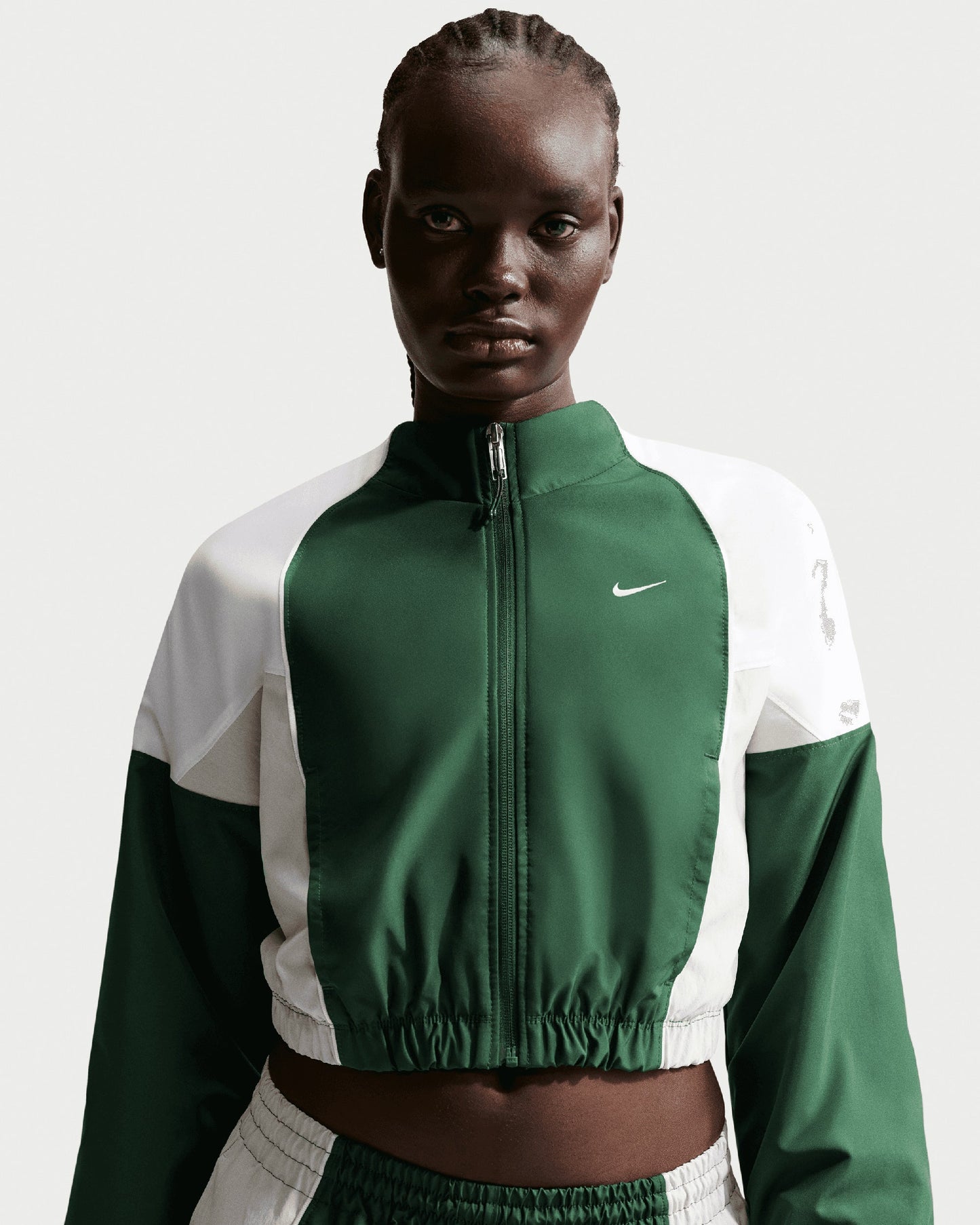 Chaqueta de chandal Crop Repelente al agua Nike Sportswear para mujer