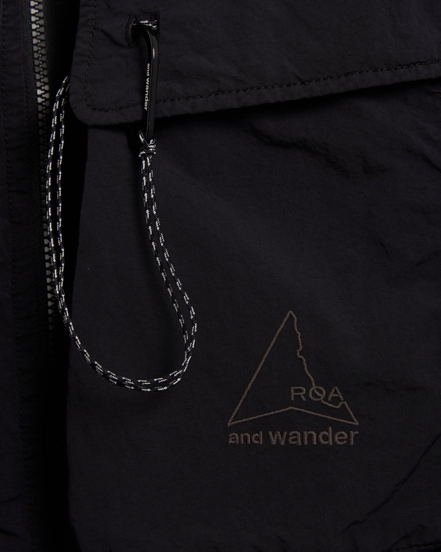 Chaqueta impermeable ROA x And Wander Garment Dye para hombre