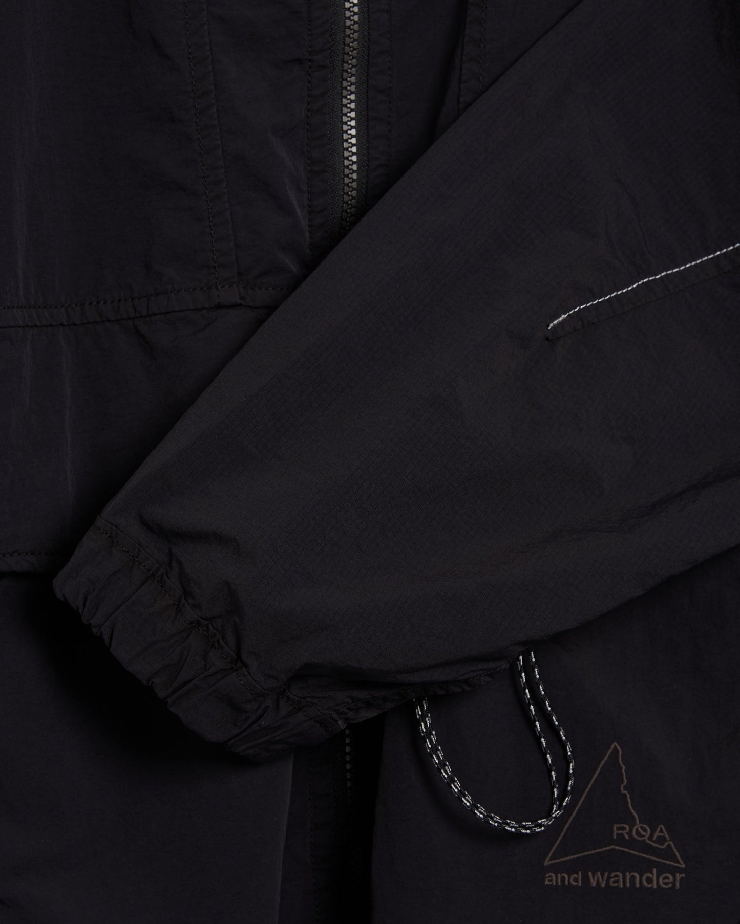 Chaqueta impermeable ROA x And Wander Garment Dye para hombre