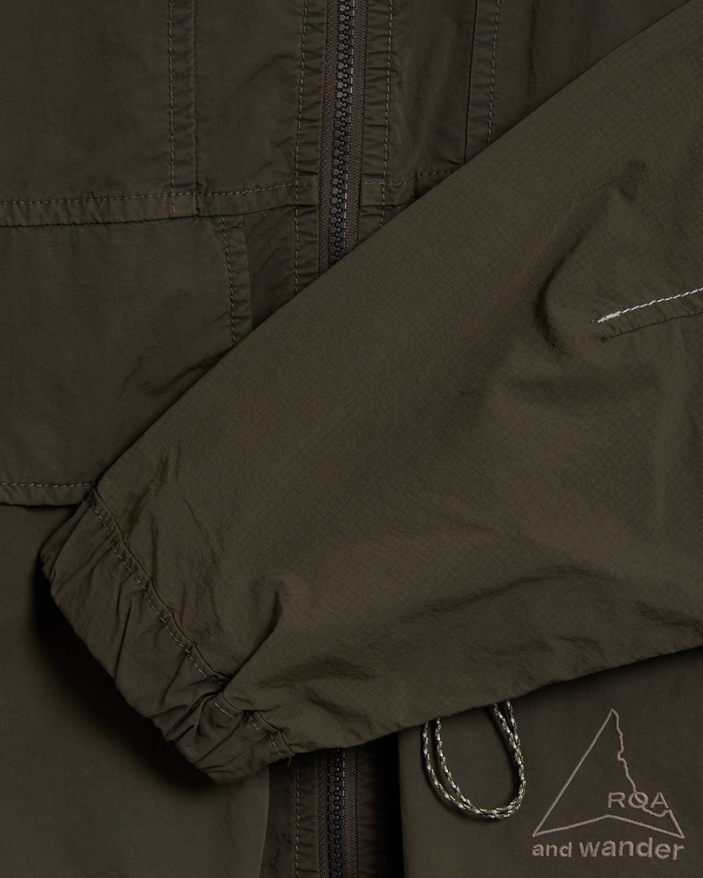 Chaqueta impermeable ROA x And Wander Garment Dye para hombre