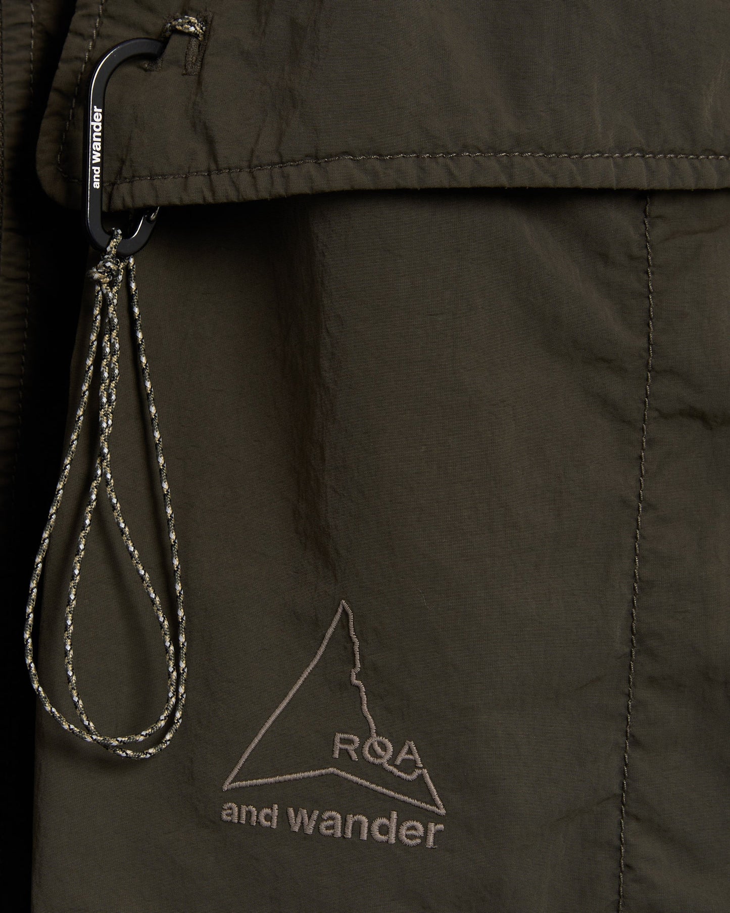 Chaqueta impermeable ROA x And Wander Garment Dye para hombre