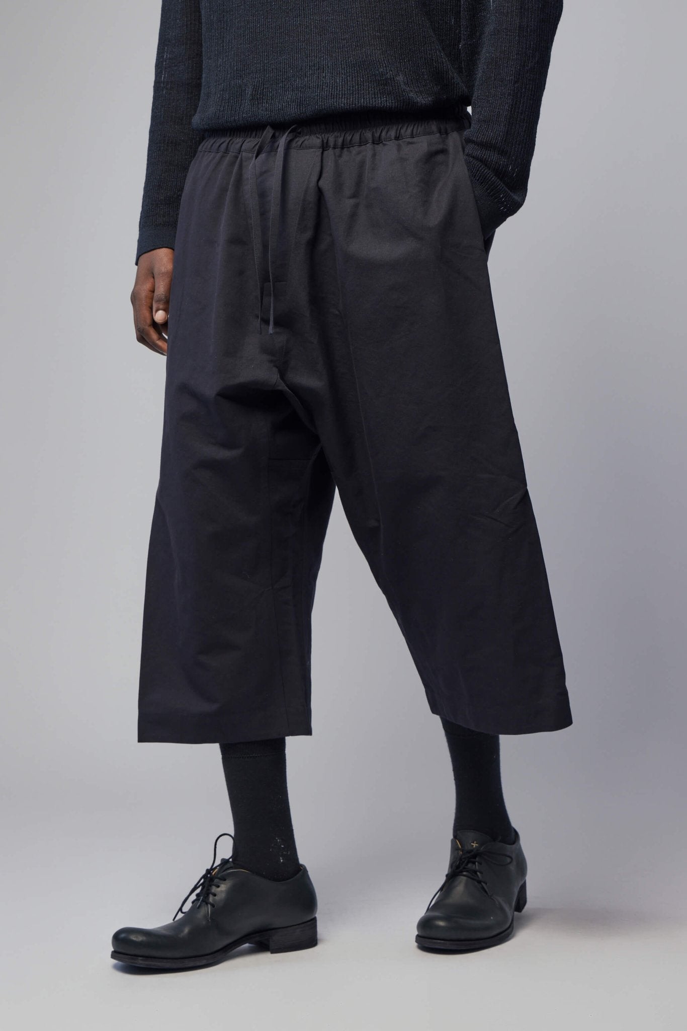 Single Pleated Cropped Shorts