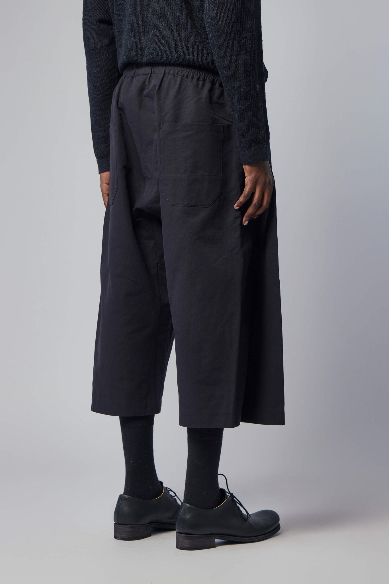 Single Pleated Cropped Shorts