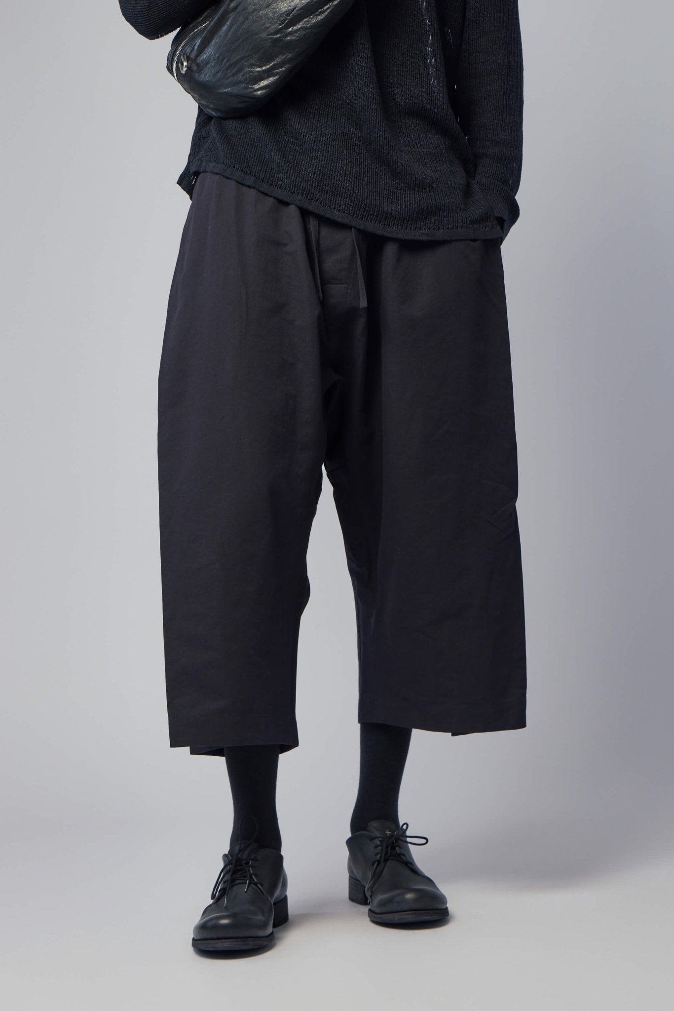 Single Pleated Cropped Shorts