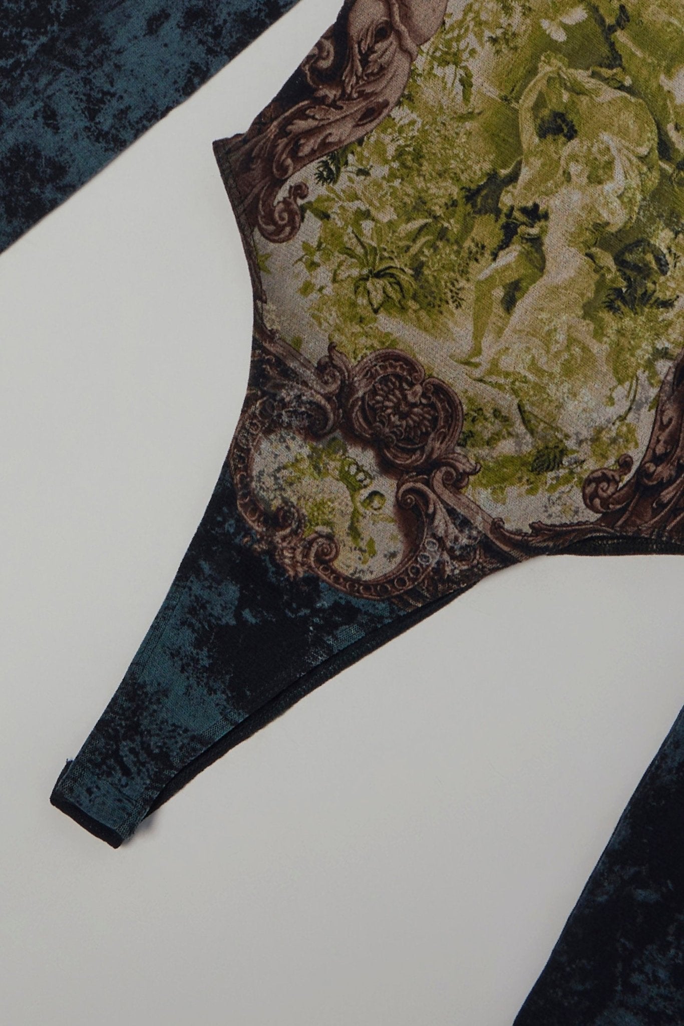 Médaillon Mesh Bodysuit