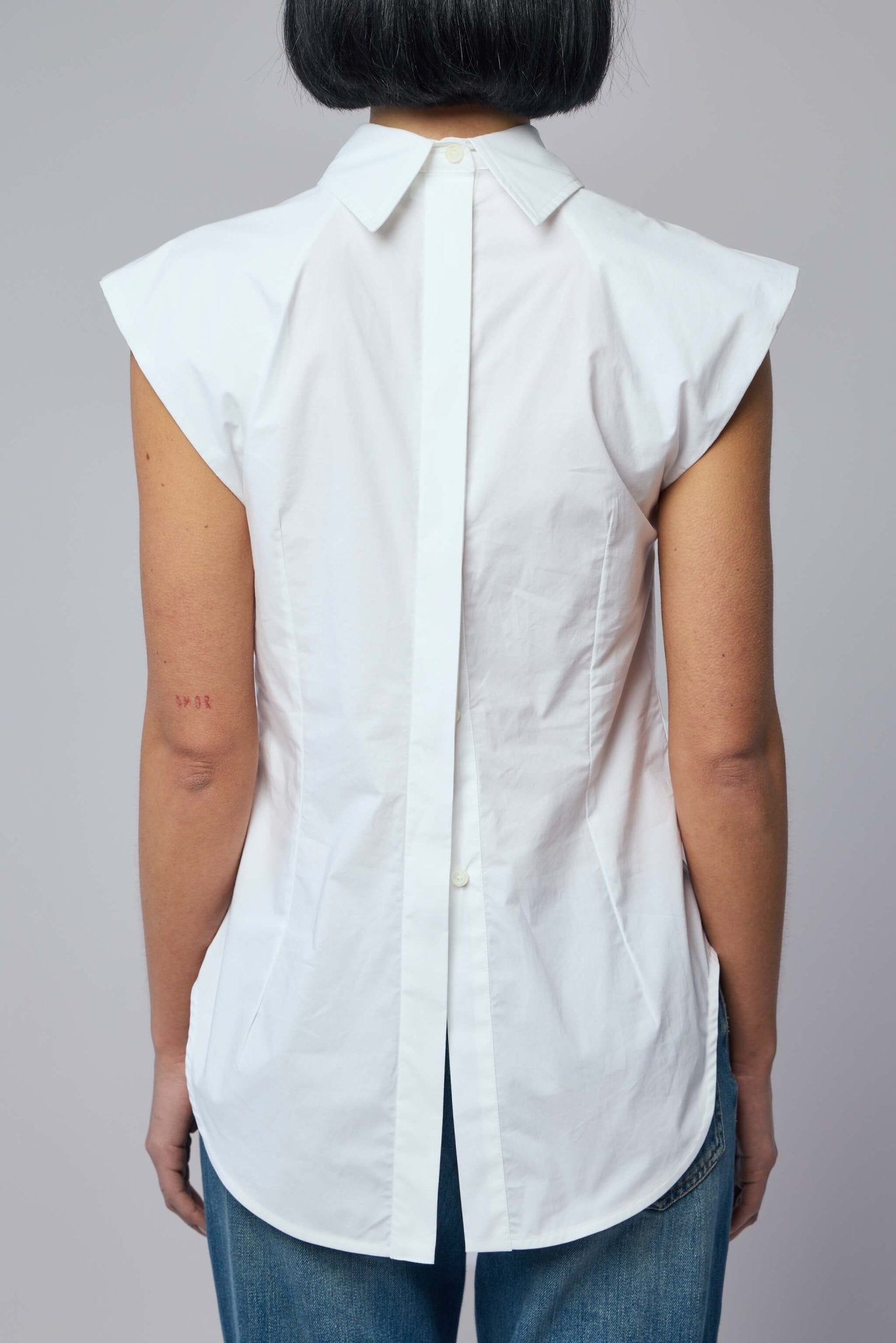 Sleeveless Reversed Shirt with Pointy Boobs