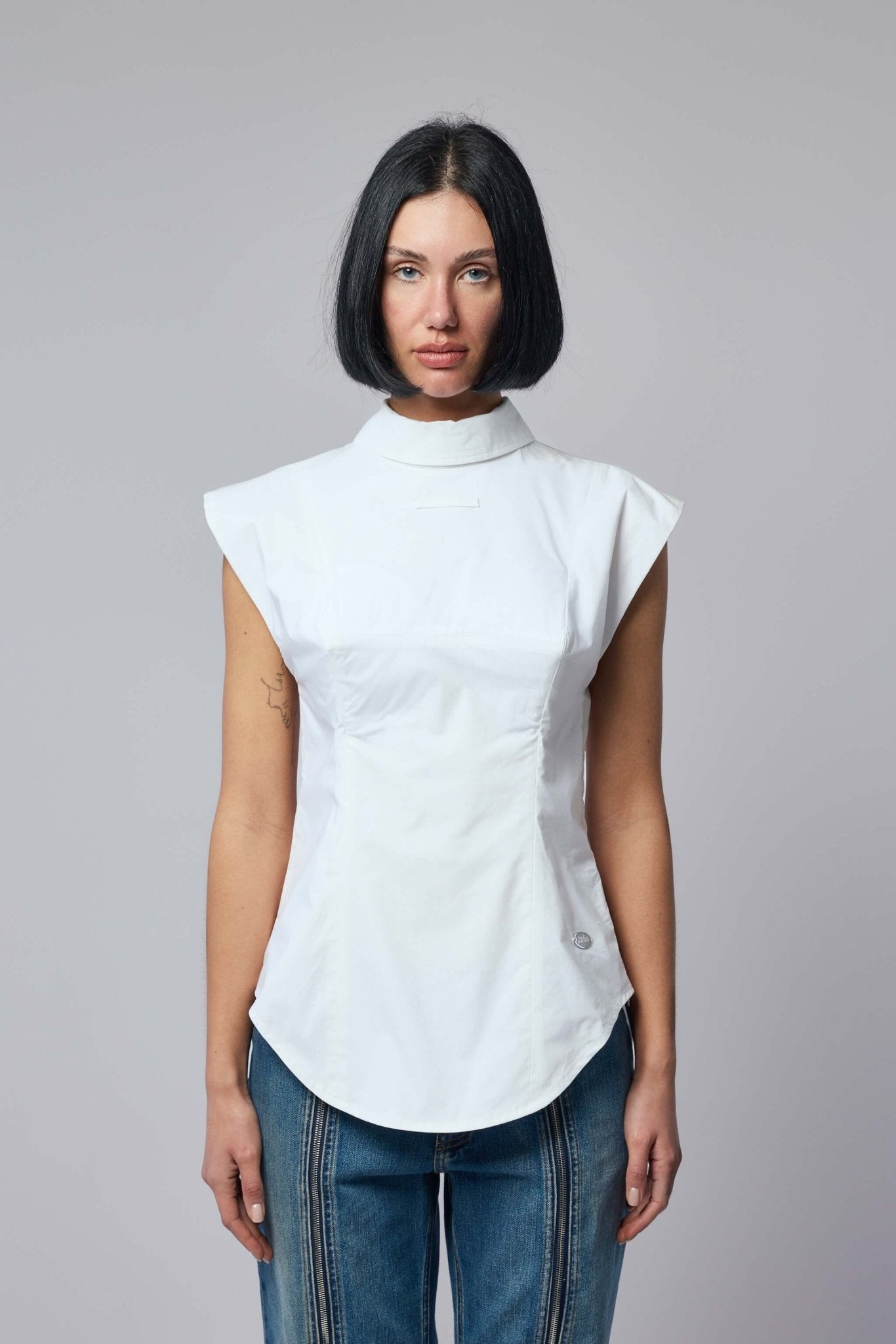 Sleeveless Reversed Shirt with Pointy Boobs