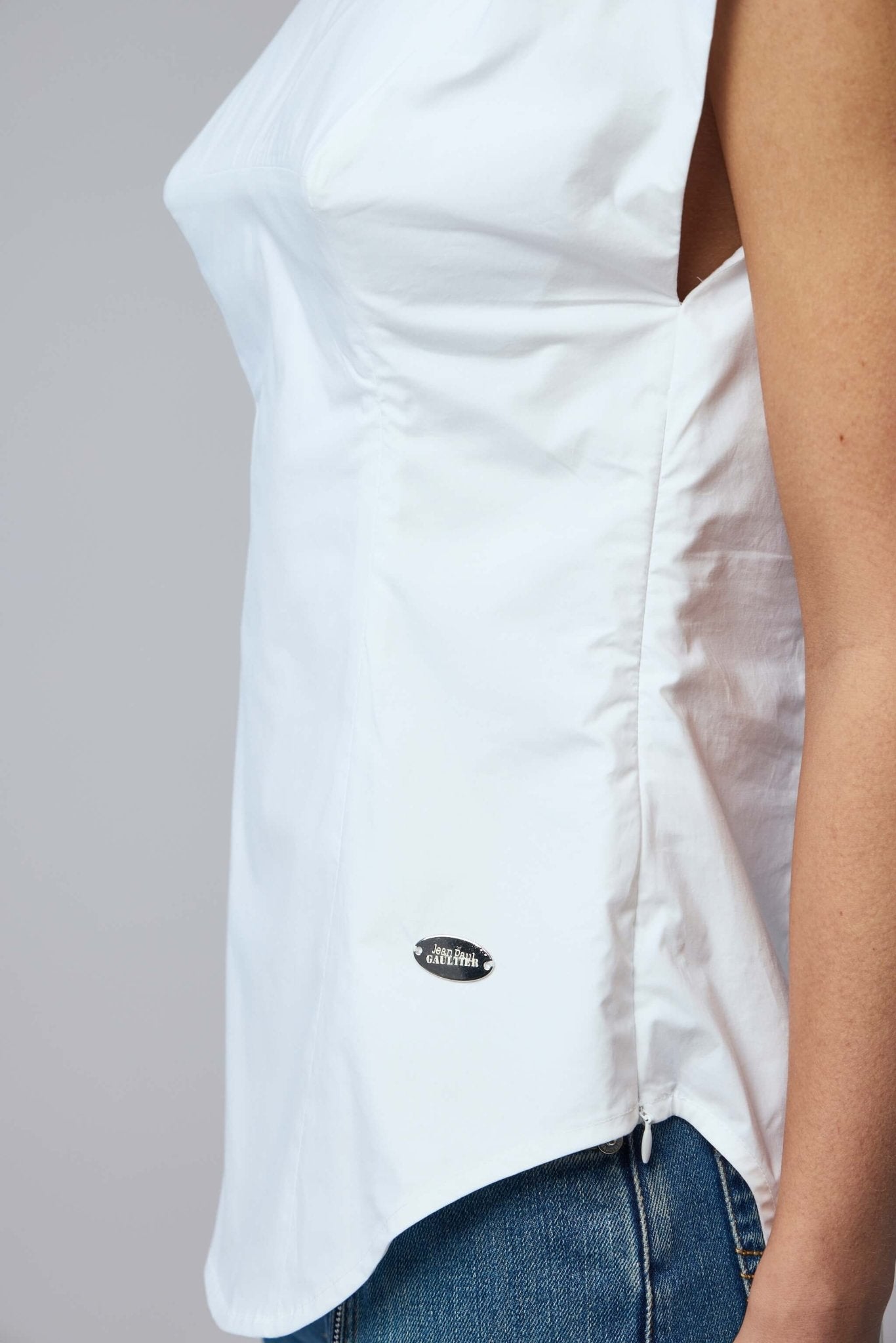 Sleeveless Reversed Shirt with Pointy Boobs
