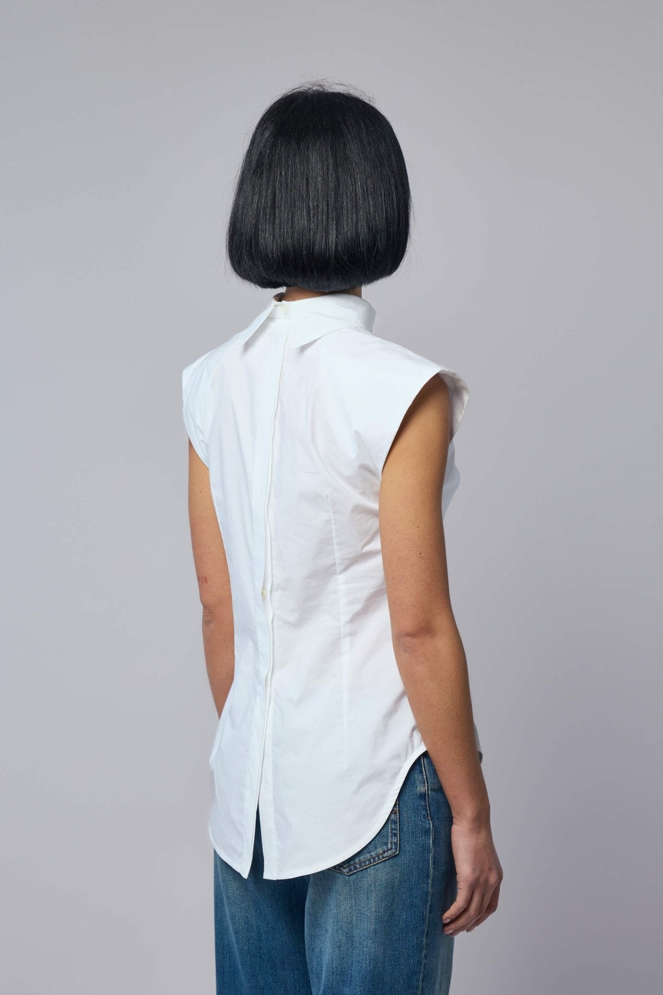 Sleeveless Reversed Shirt with Pointy Boobs