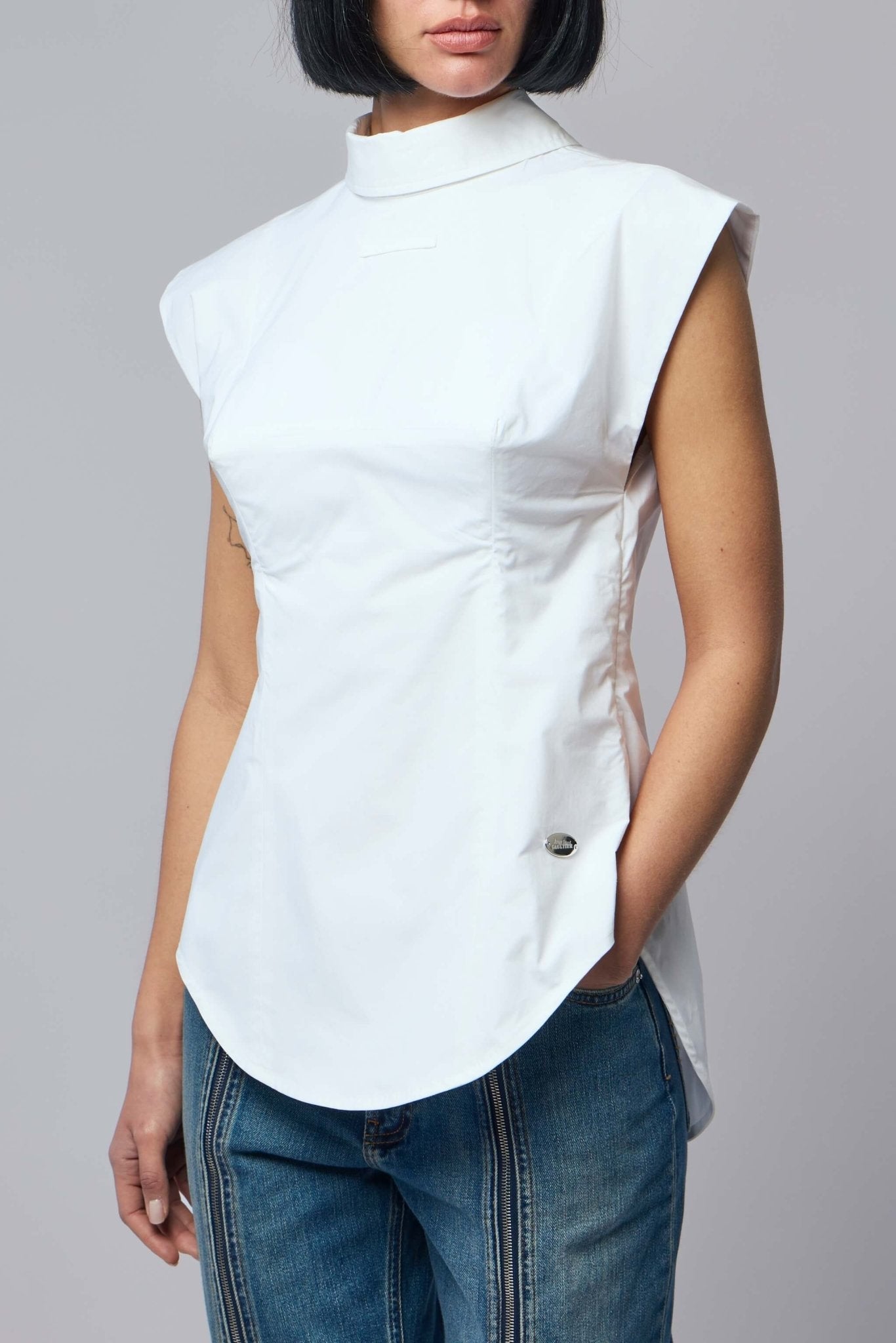 Sleeveless Reversed Shirt with Pointy Boobs