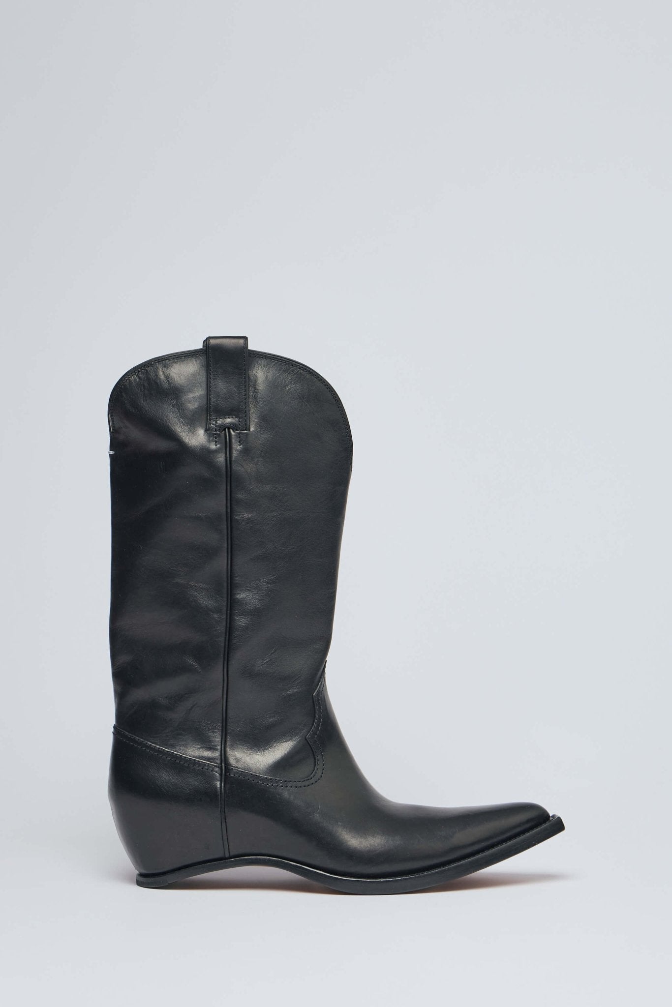 Pointed Toe Chelsea Boots