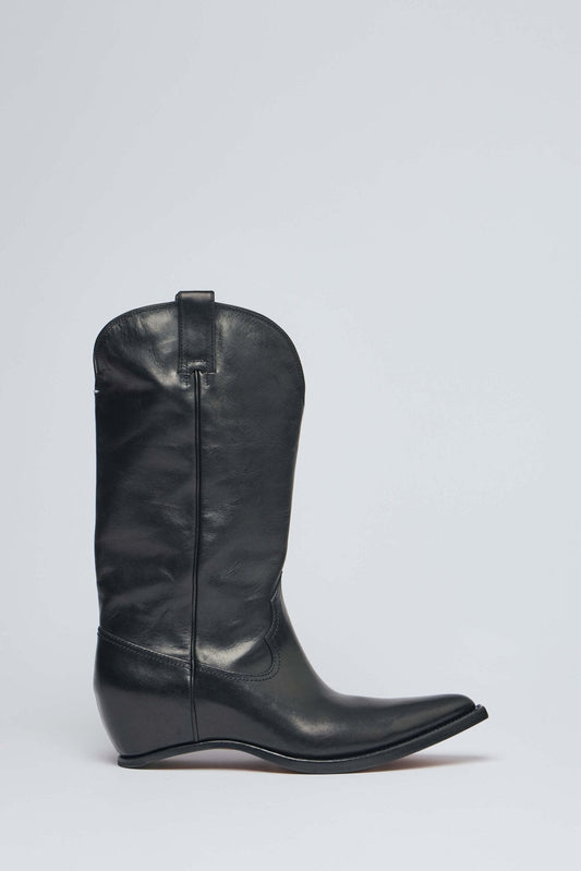 Pointed Toe Chelsea Boots