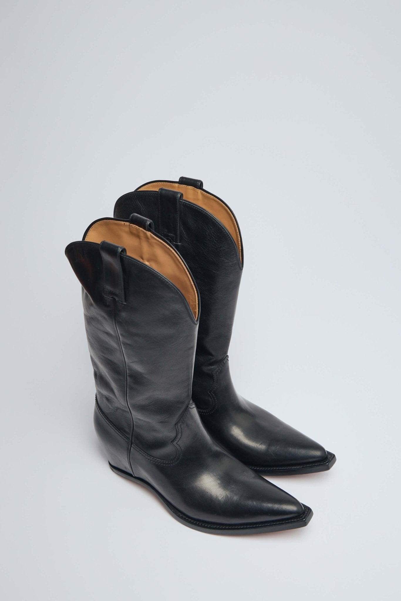 Pointed Toe Chelsea Boots