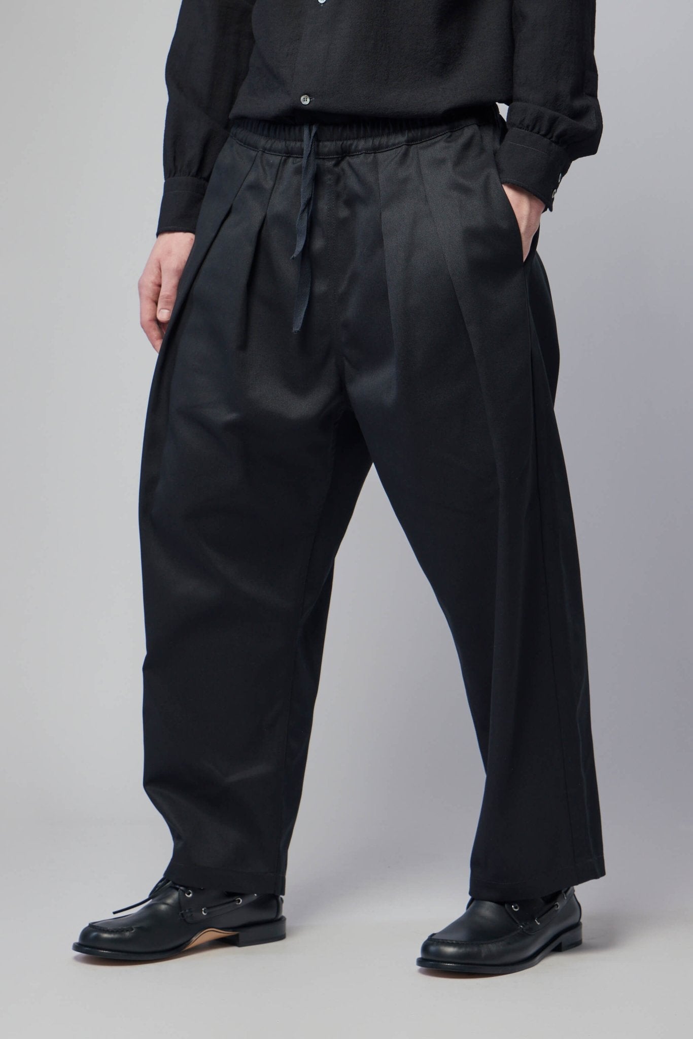 Pleated Wide-leg Pants
