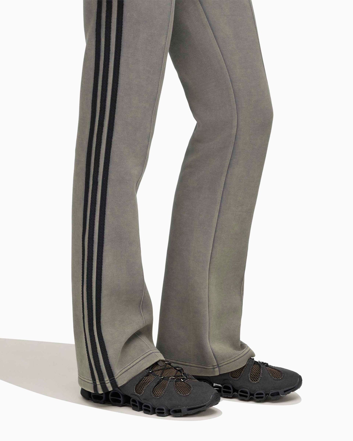 Pantalones de chandal Slim adidas Originals x AVAVAV para mujer