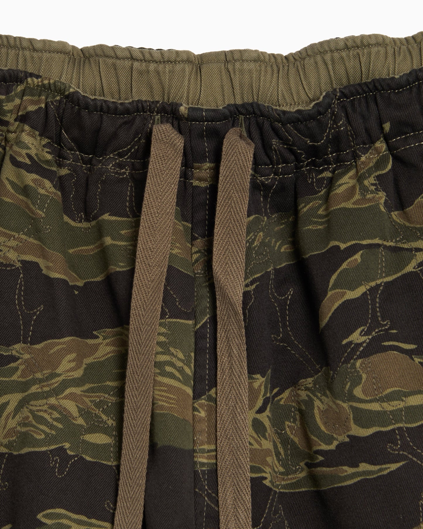 Pantalones de chandal Relaxed South2 West8 String Slack Camo para hombre