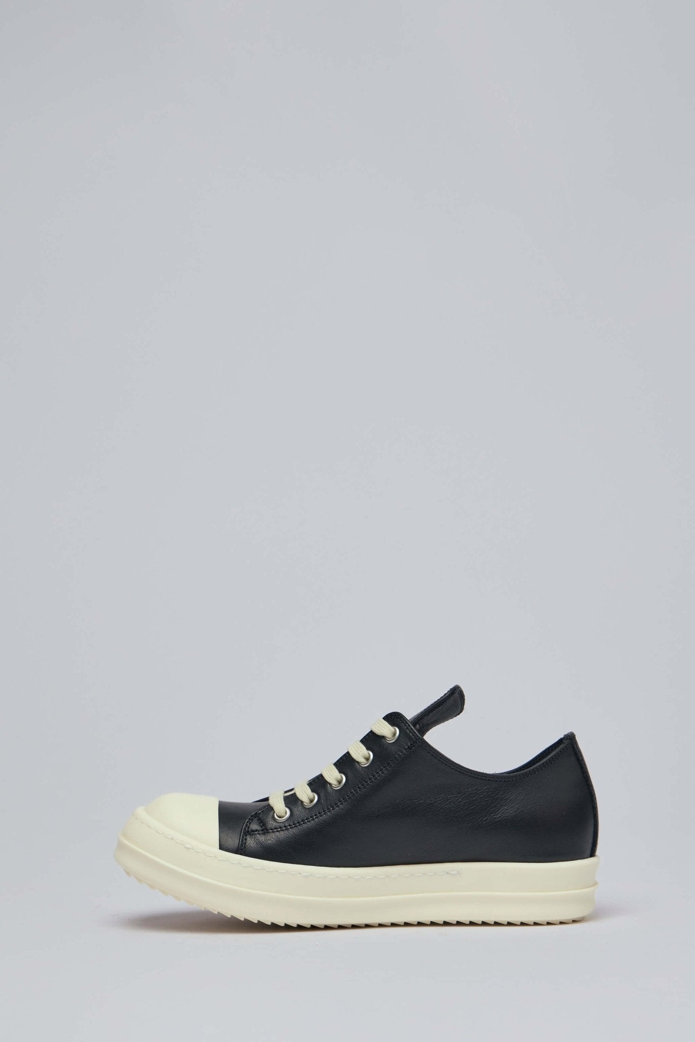 Extreme Low Sneaks