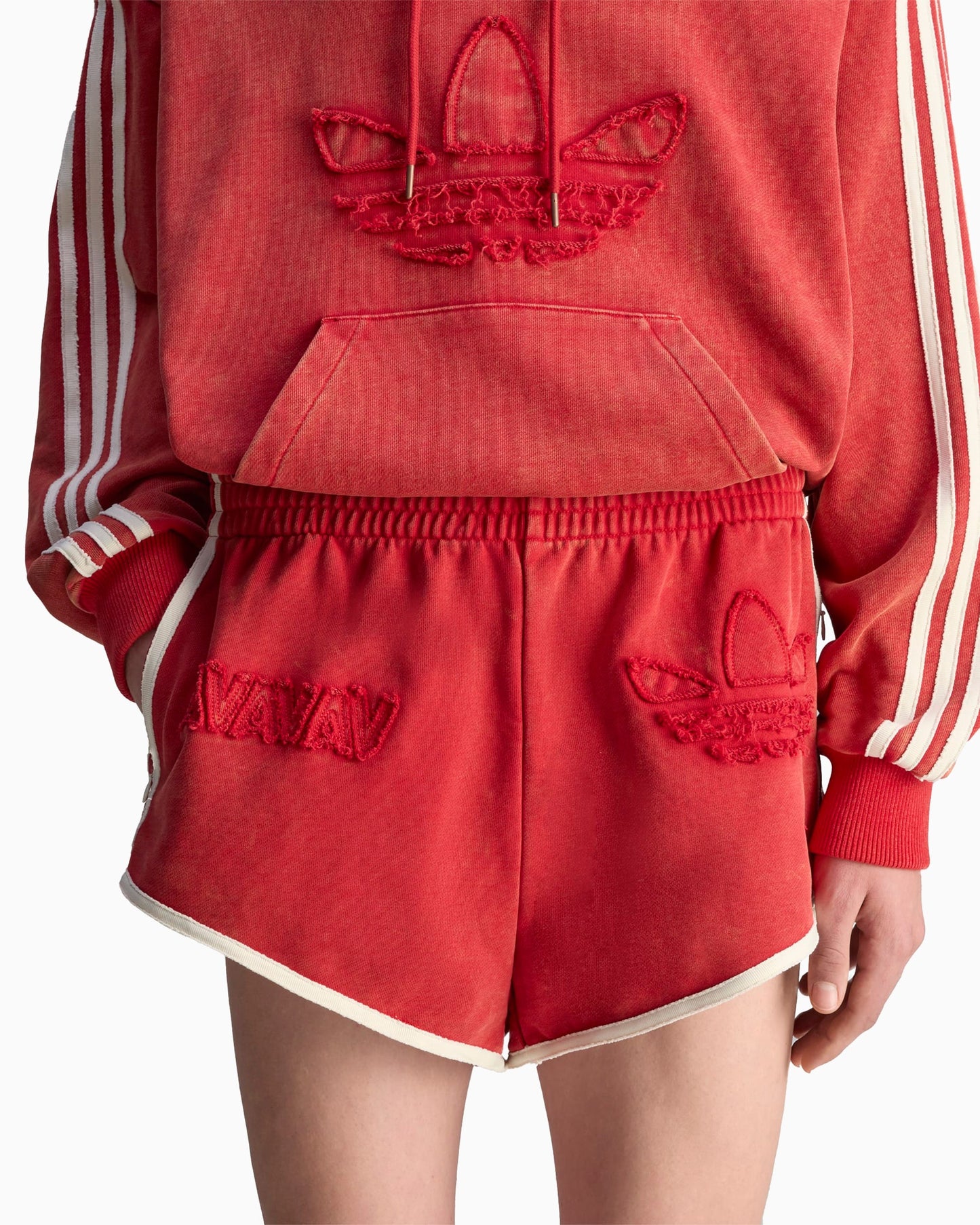 Pantalones cortos adidas Originals x AVAVAV para mujer