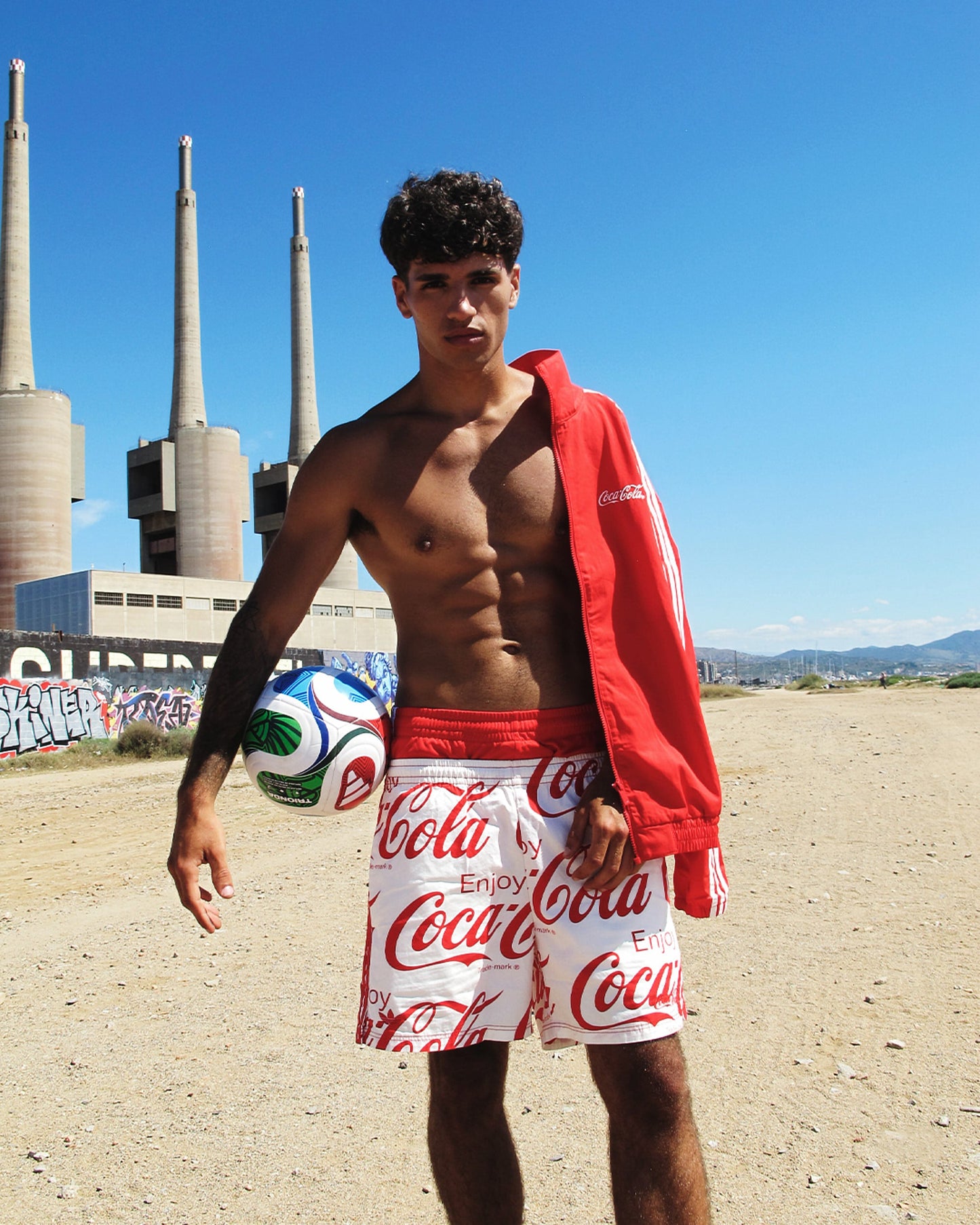 Pantalones cortos Relaxed adidas Originals x Coca-Cola Classic Sport para hombre