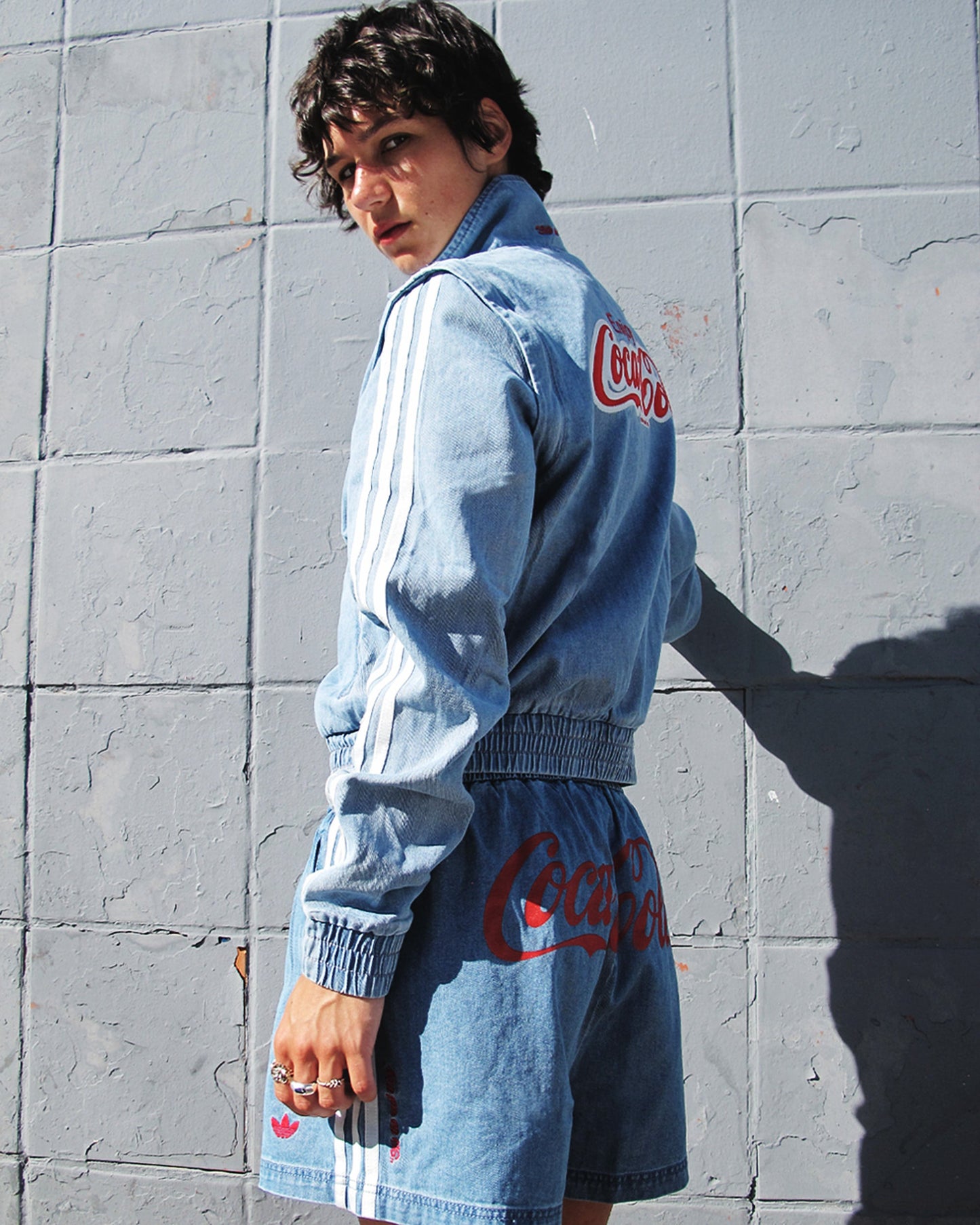 Pantalones cortos adidas Originals x Coca-Cola Denim para mujer