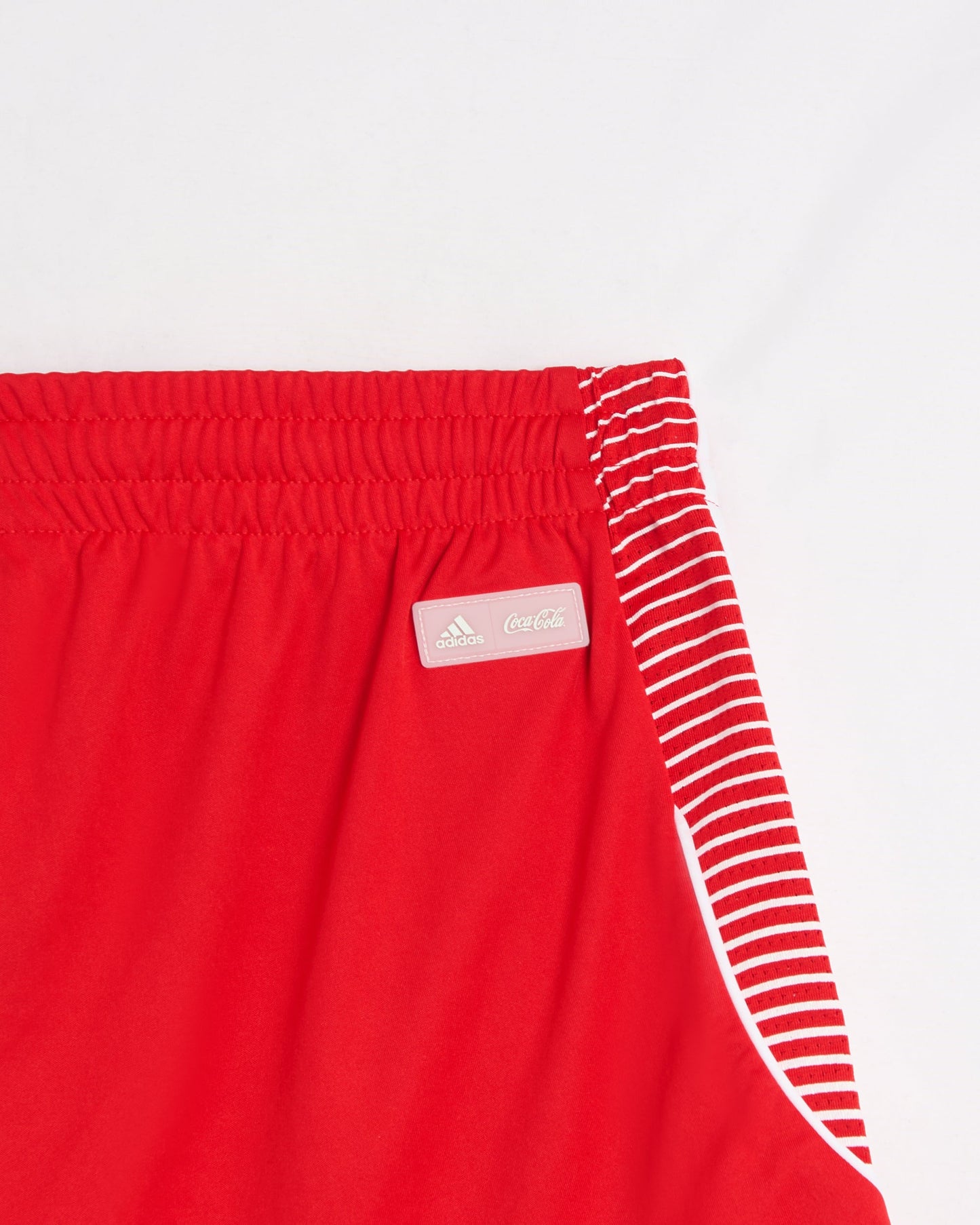 Pantalones cortos Relaxed adidas Originals x Coca-Cola para hombre