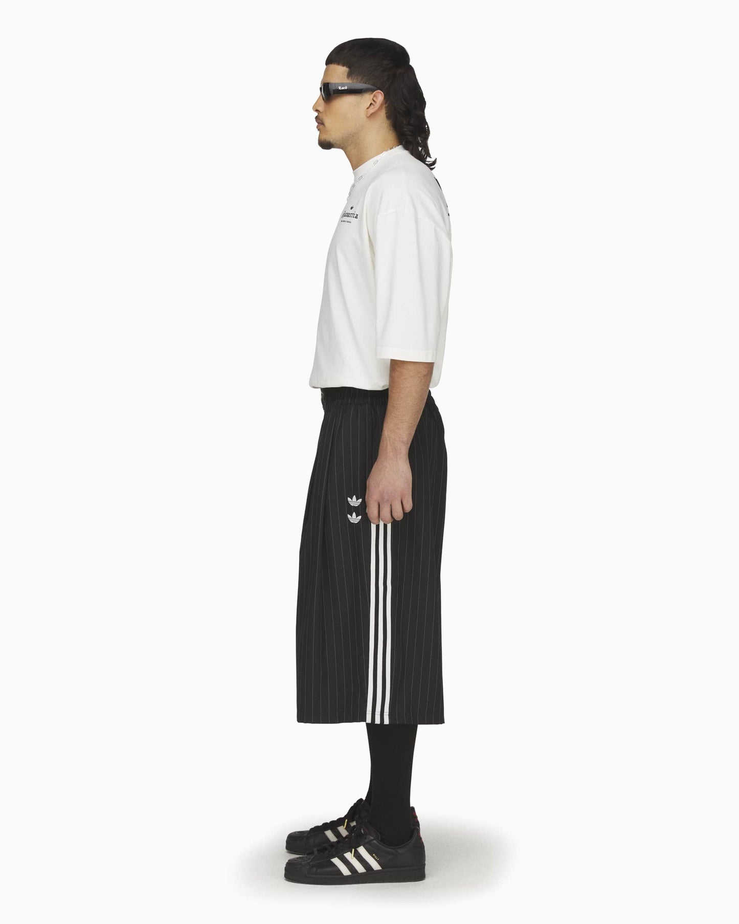 Pantalones cortos Oversize adidas Originals x Willy Chavarria Pinstripe para hombre