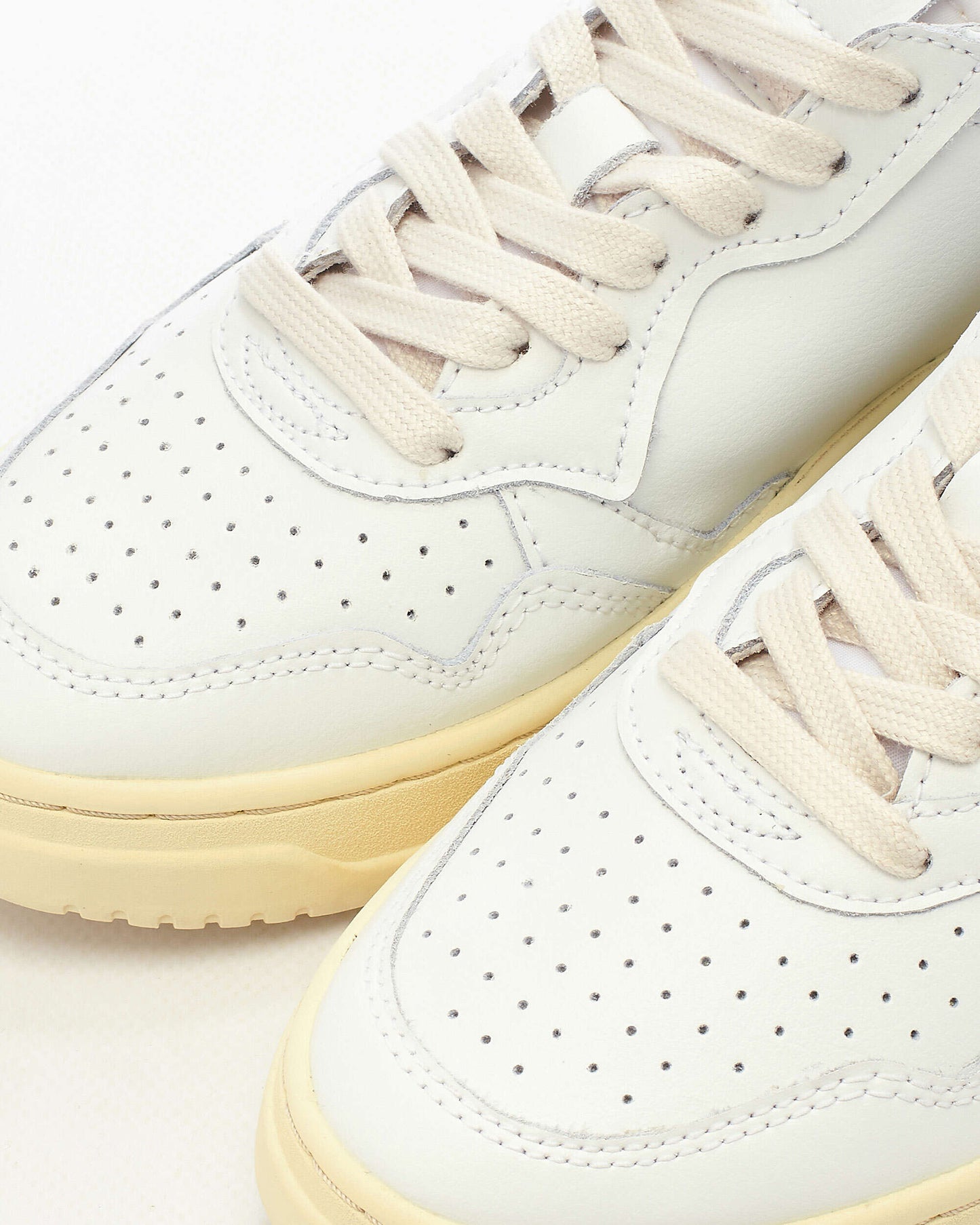 Autry Women's Medalist Low Leather