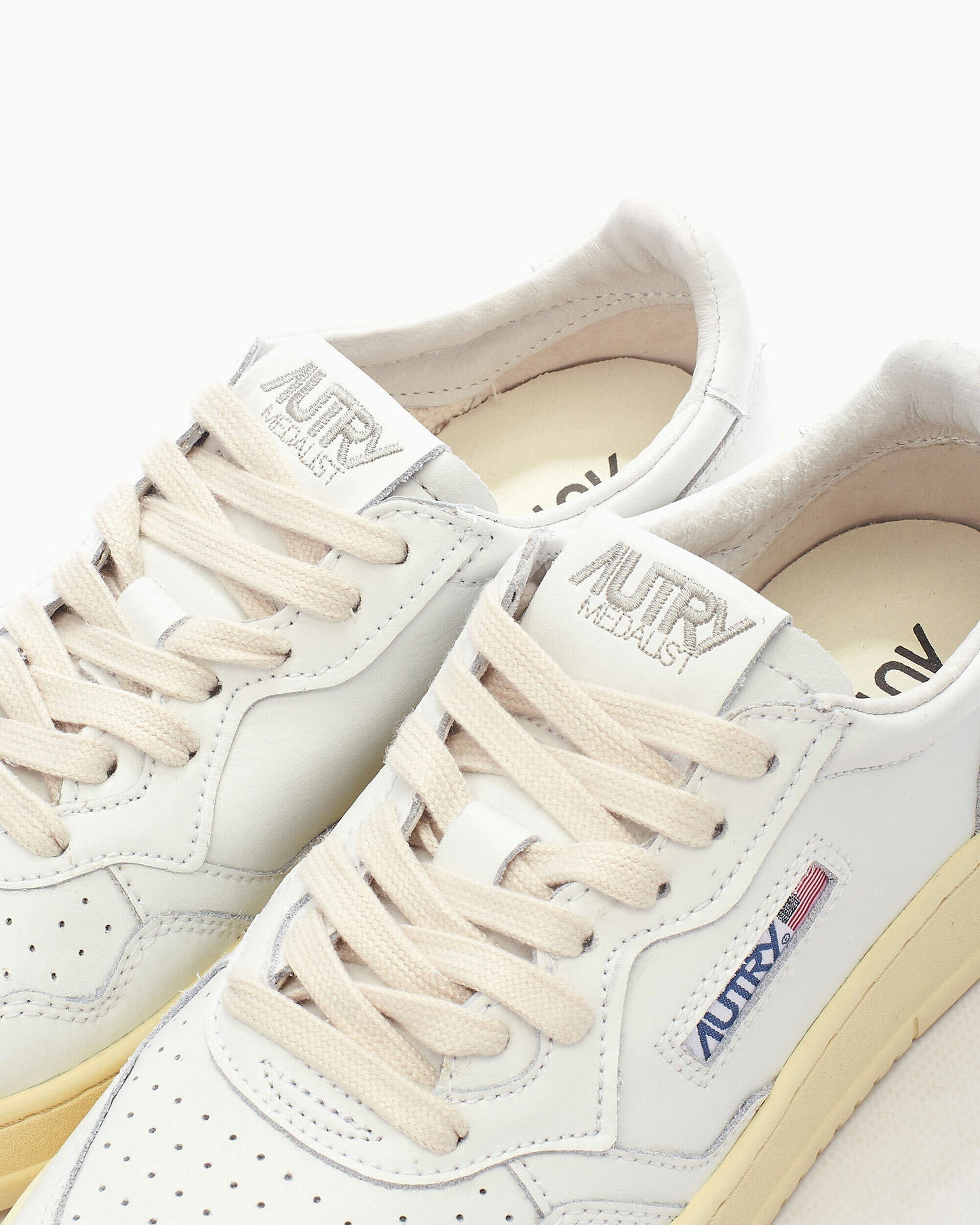 Autry Women's Medalist Low Leather