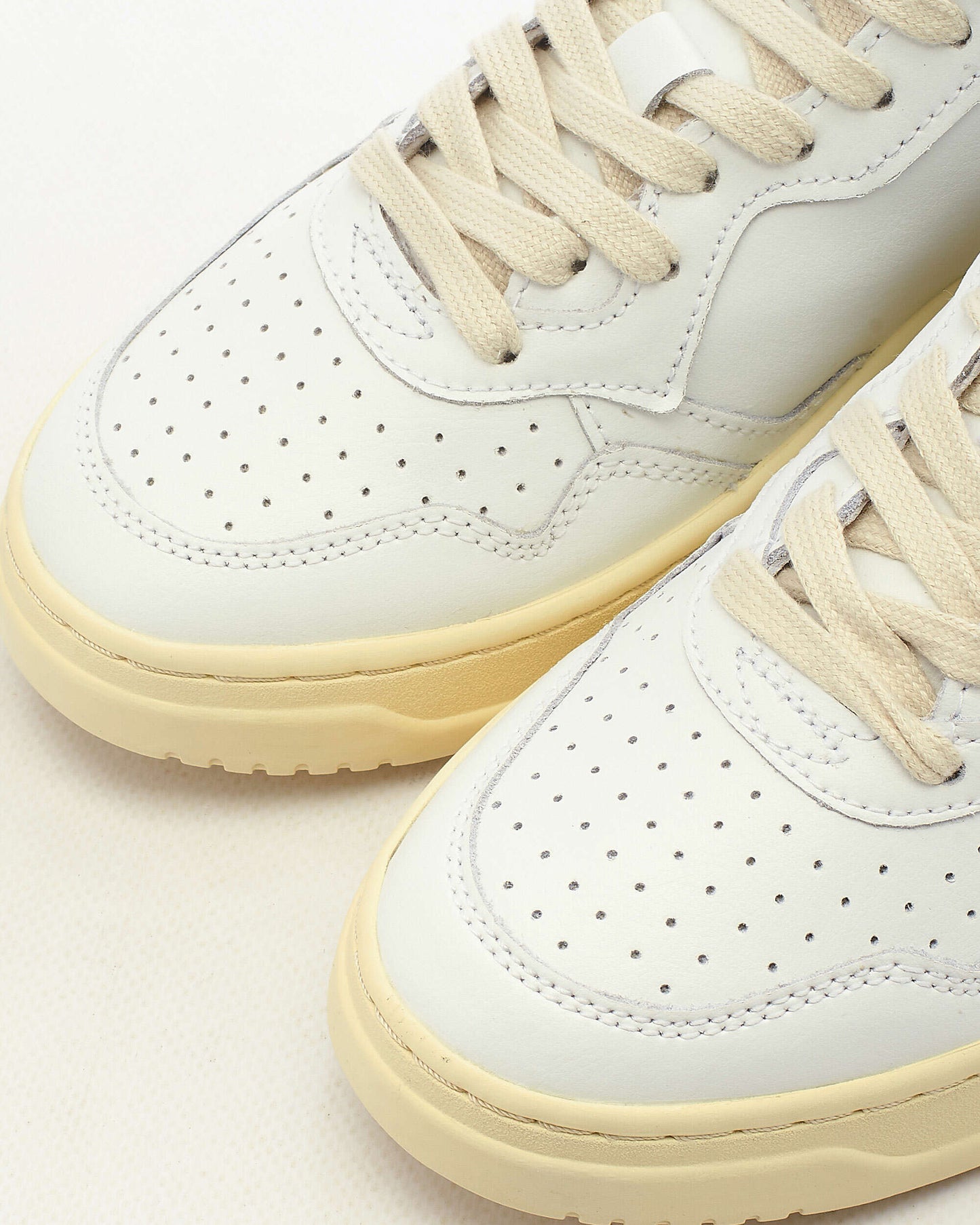 Autry Women's Medalist Low Leather