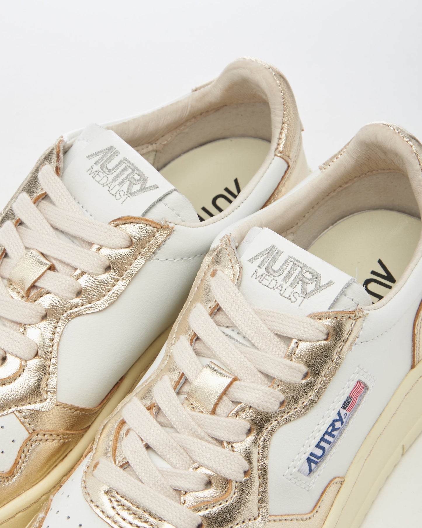 Autry Women's Medalist Low Leather