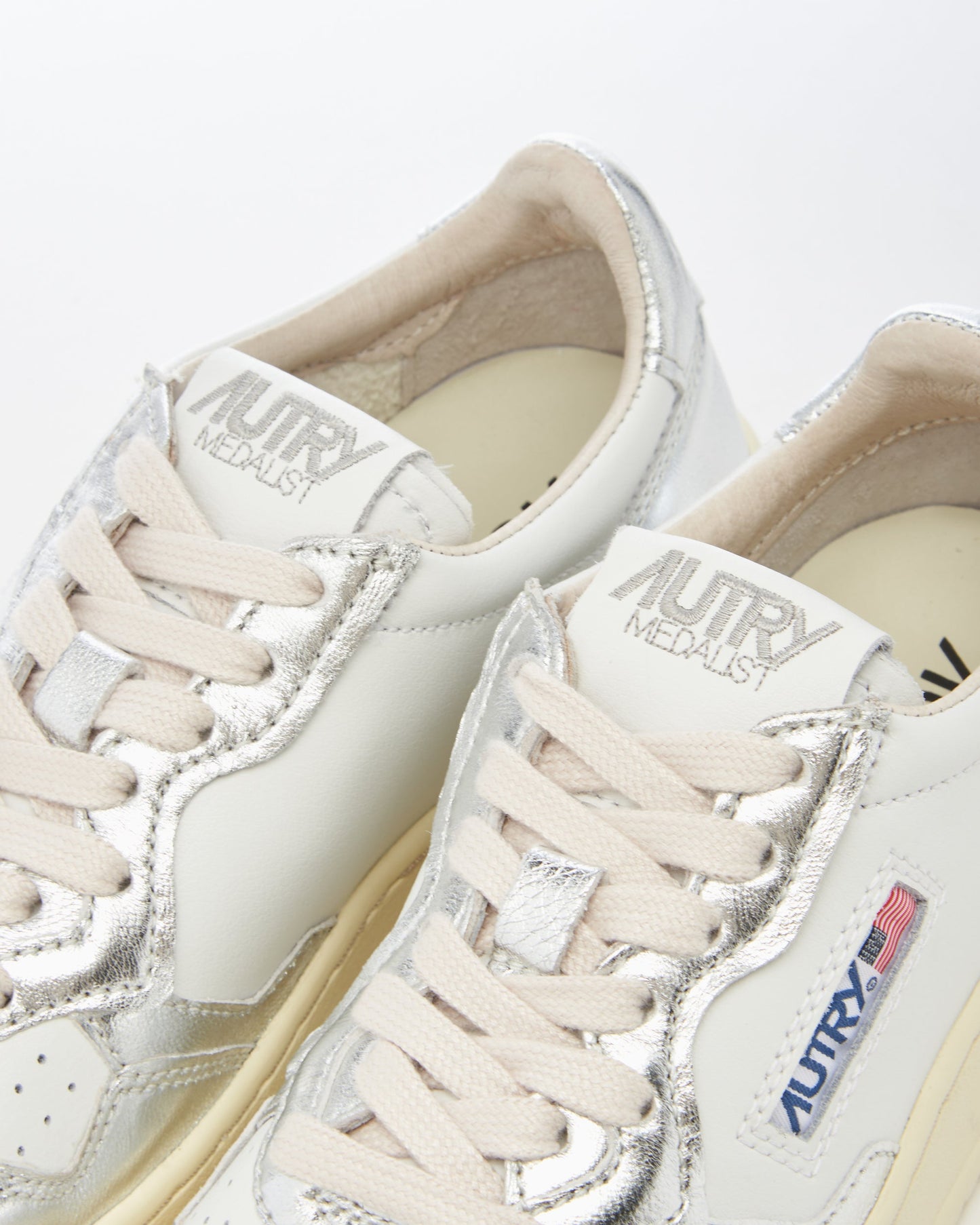 Autry Women's Medalist Low Leather