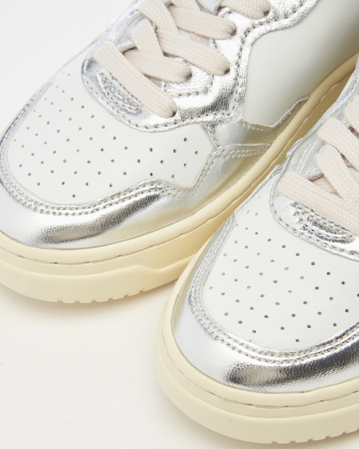 Autry Women's Medalist Low Leather